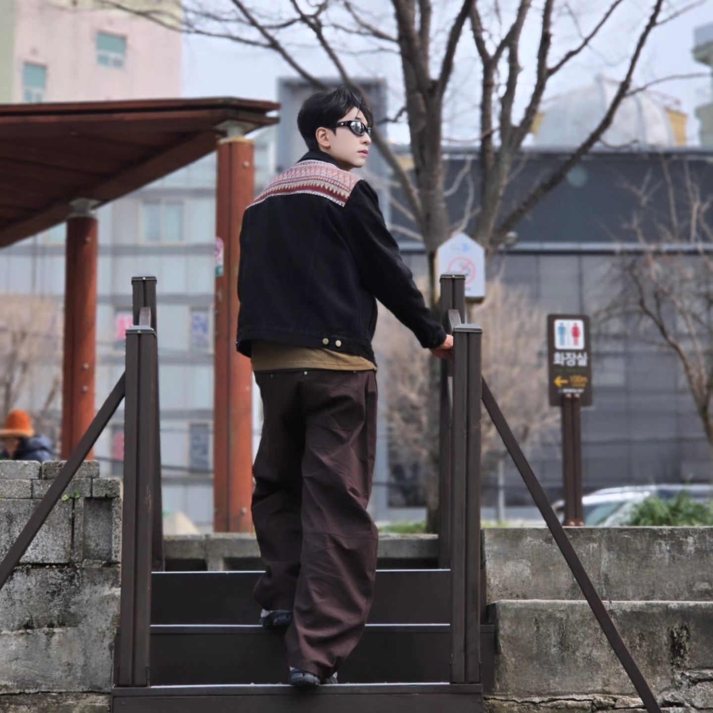 ersco Ancient Denim Trucker Jacket Black, Adidas Originals Canvas Cargo Work Pants Aurora Coffee - US Sizing 착용 스타일 - 1