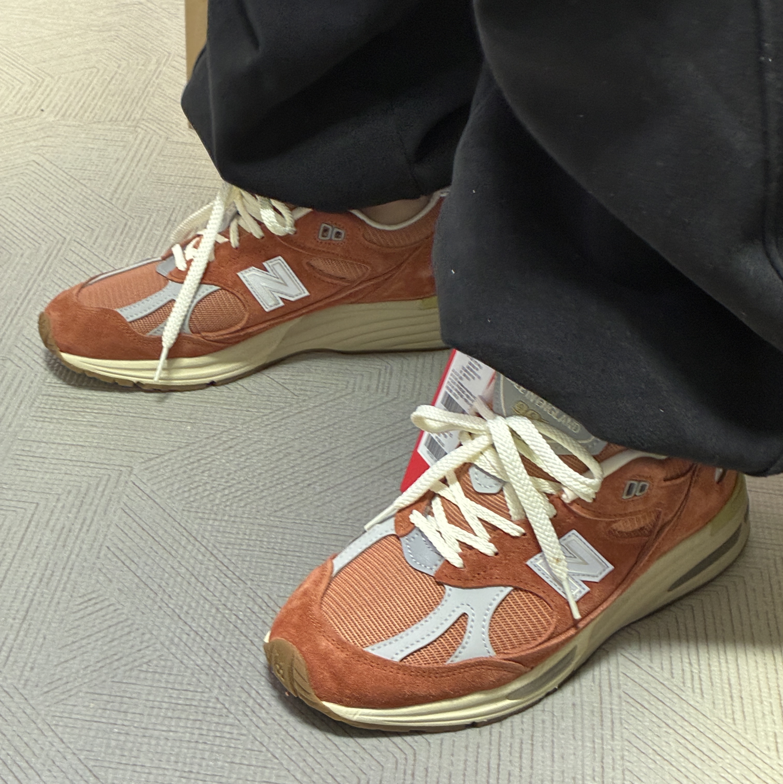 New Balance 991v2 Made in UK Potters Clay Raw Sienna 착용 스타일