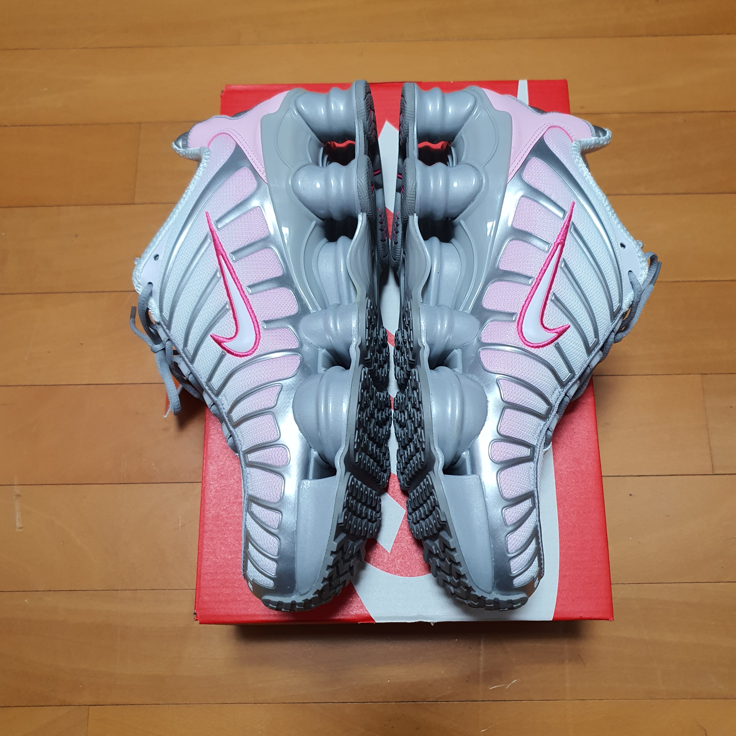 (W) Nike Shox TL Metallic Platinum Pink Foam 착용 스타일
