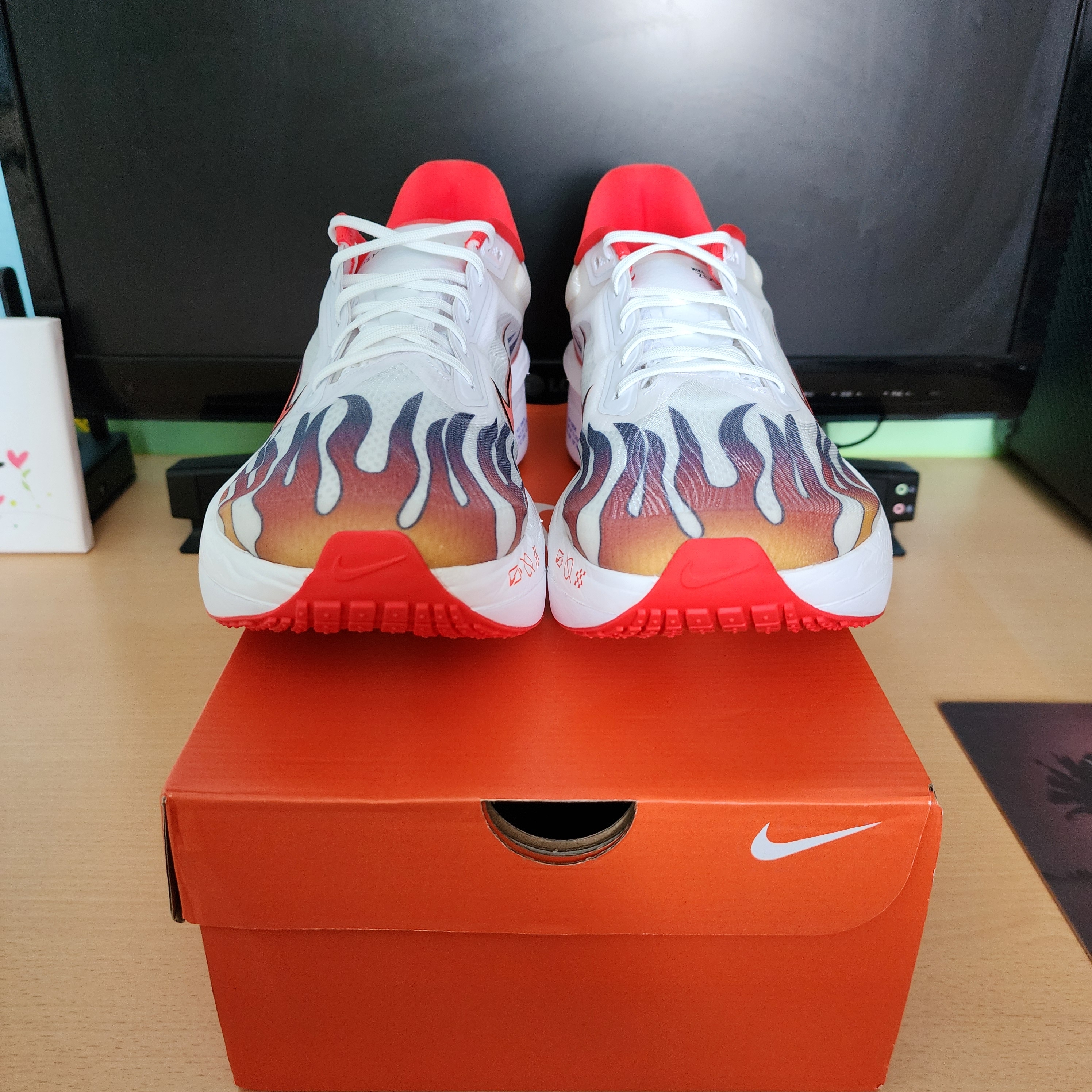 Nike Zoom Fly 6 PRM White Habanero Red 착용 스타일 - 4
