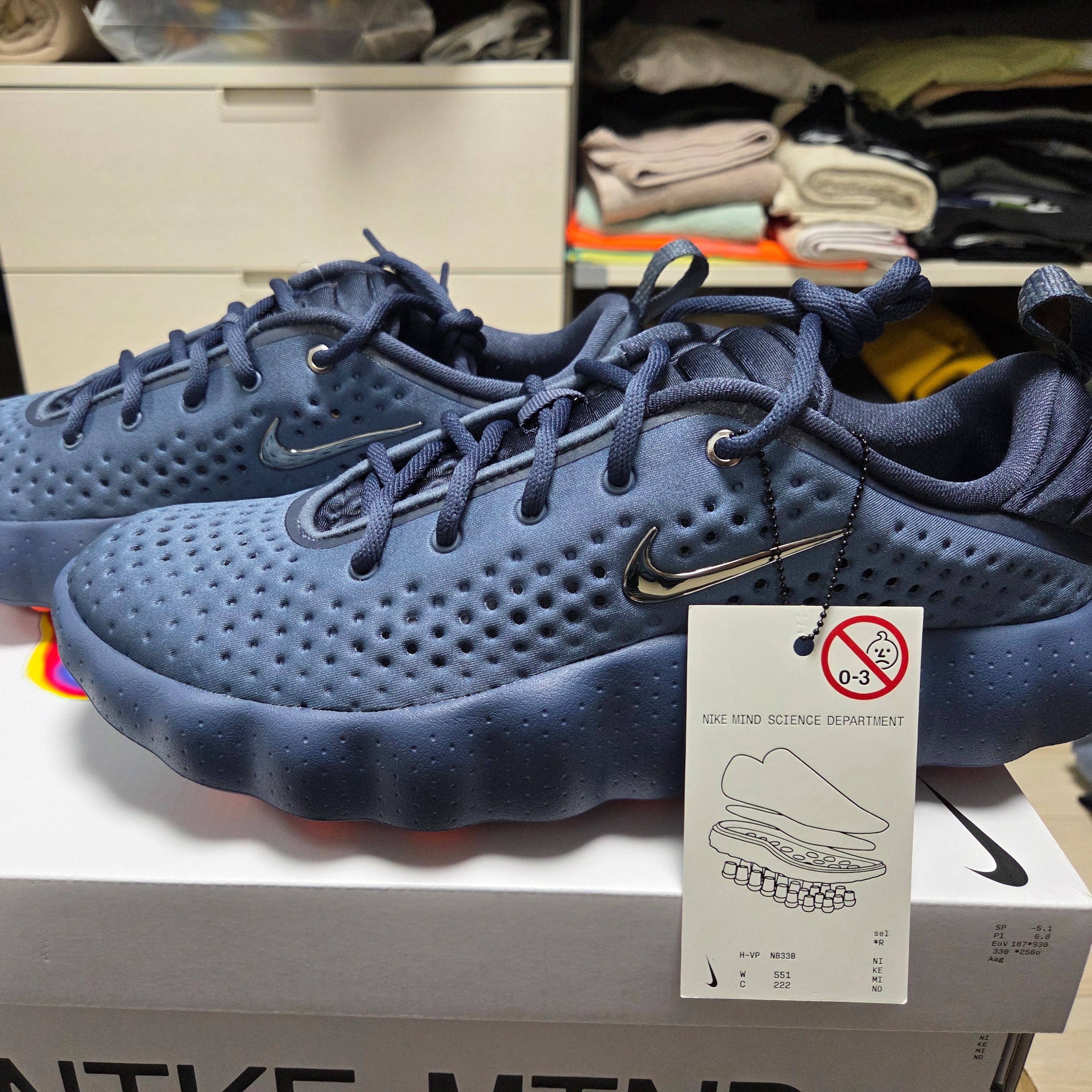 Nike Mind 002 Thunder Blue Chrome 착용 스타일 - 4