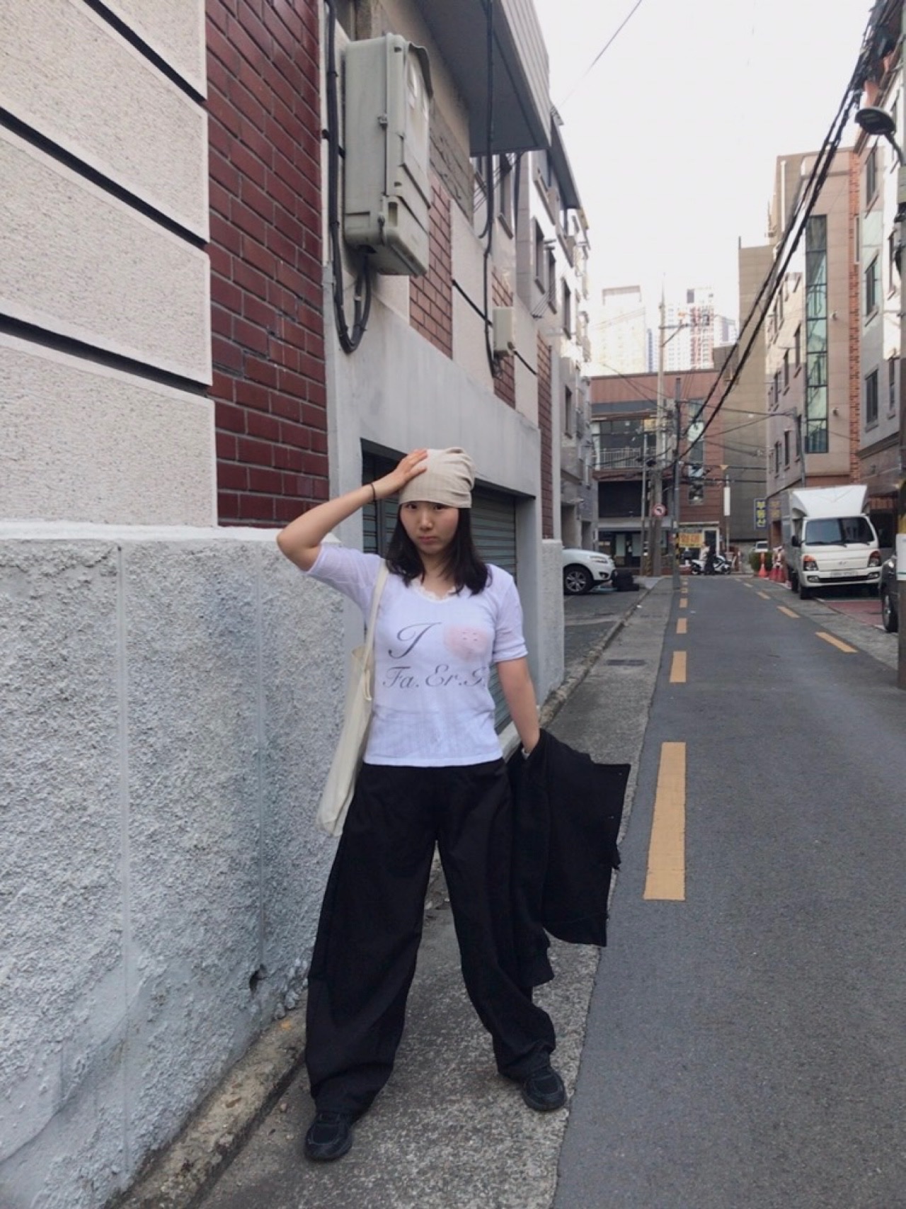 COYSEIO 038 Check Multi Scarf Yellow, Asics Jog 100 2 Black 착용 스타일 - 1