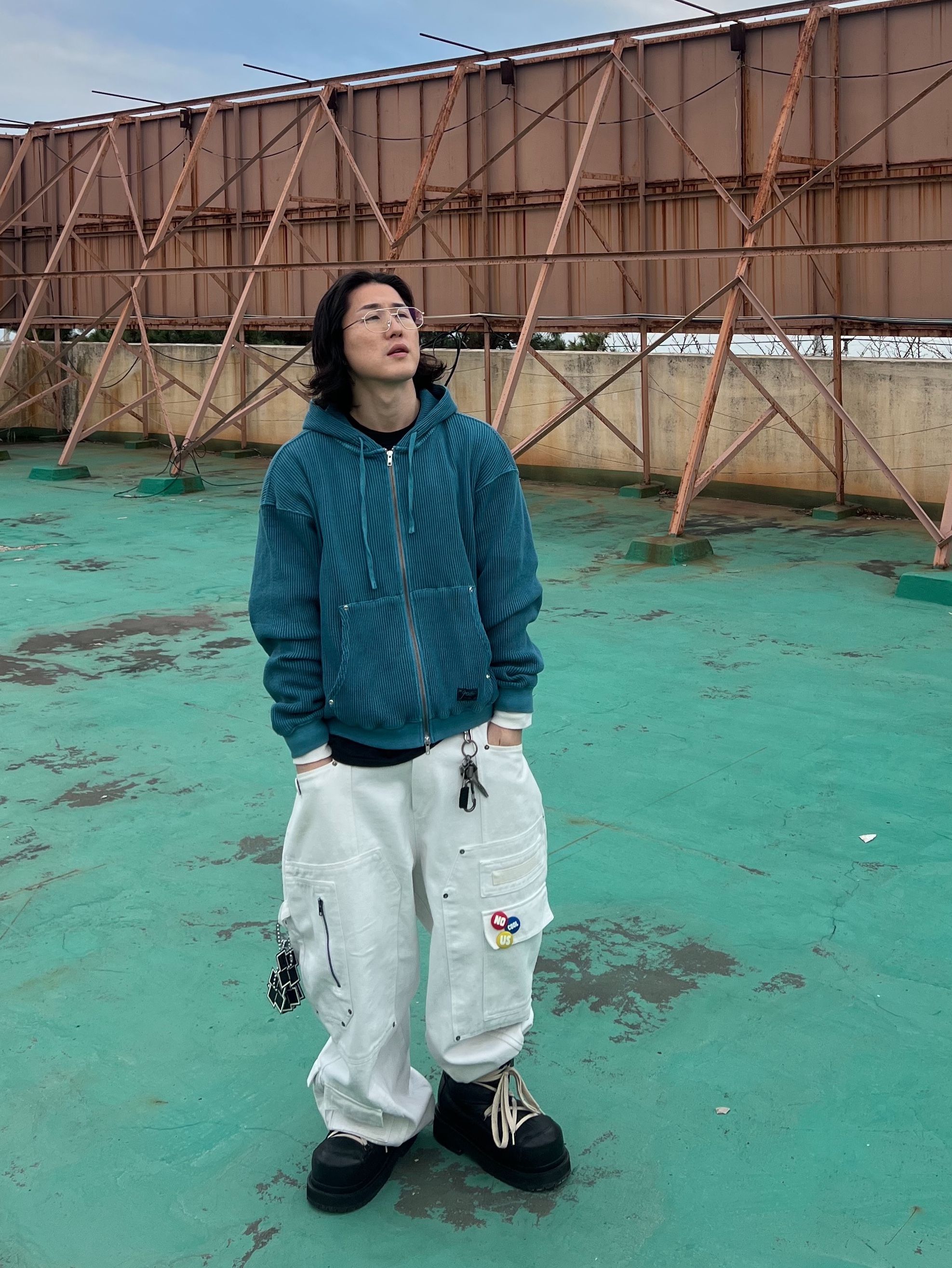 INSANE GARAGE Washed Waffle Hoodie_Teal, Undermycar MU.128 Original Logo Cracked Leather Belt Silver / Black 착용 스타일 - 4
