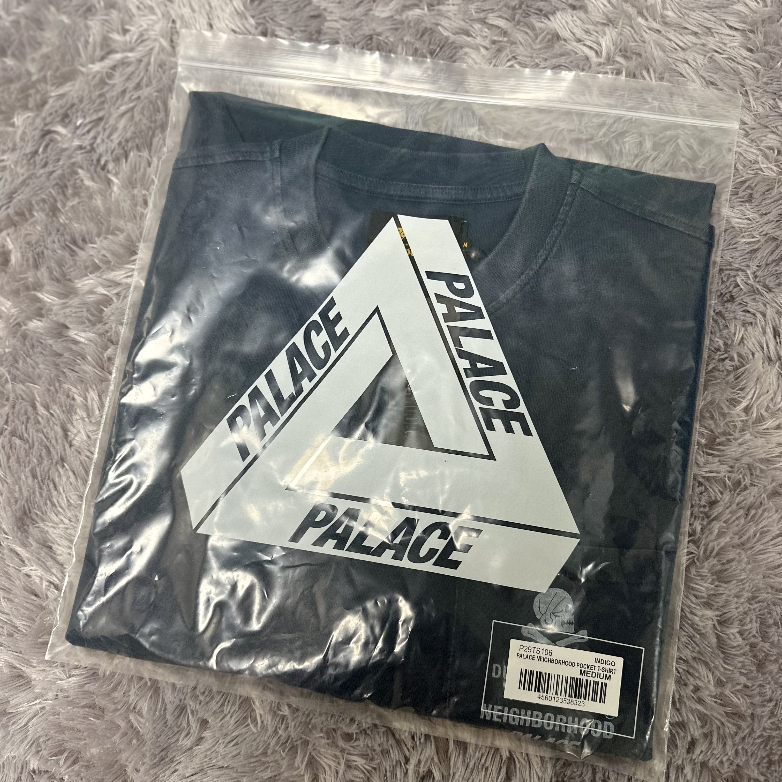 Palace x Neighborhood Pocket T-Shirt Indigo - 25FW 착용 스타일 - 1