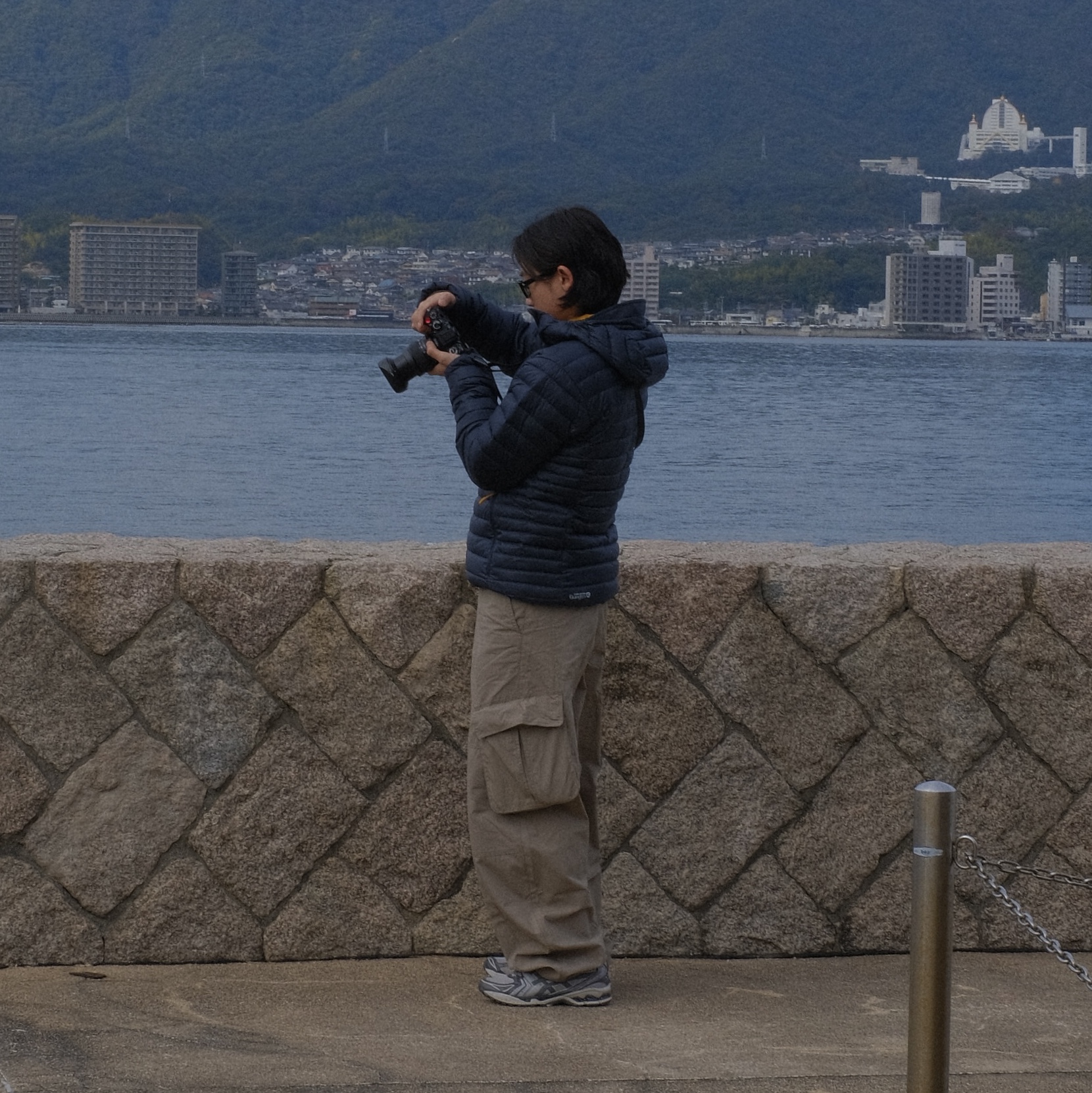 Rab Microlight Alpine Jacket Beluga, Asics Unlimited Gel-Kayano 14 Oyster Grey Clay Grey 착용 스타일 - 4