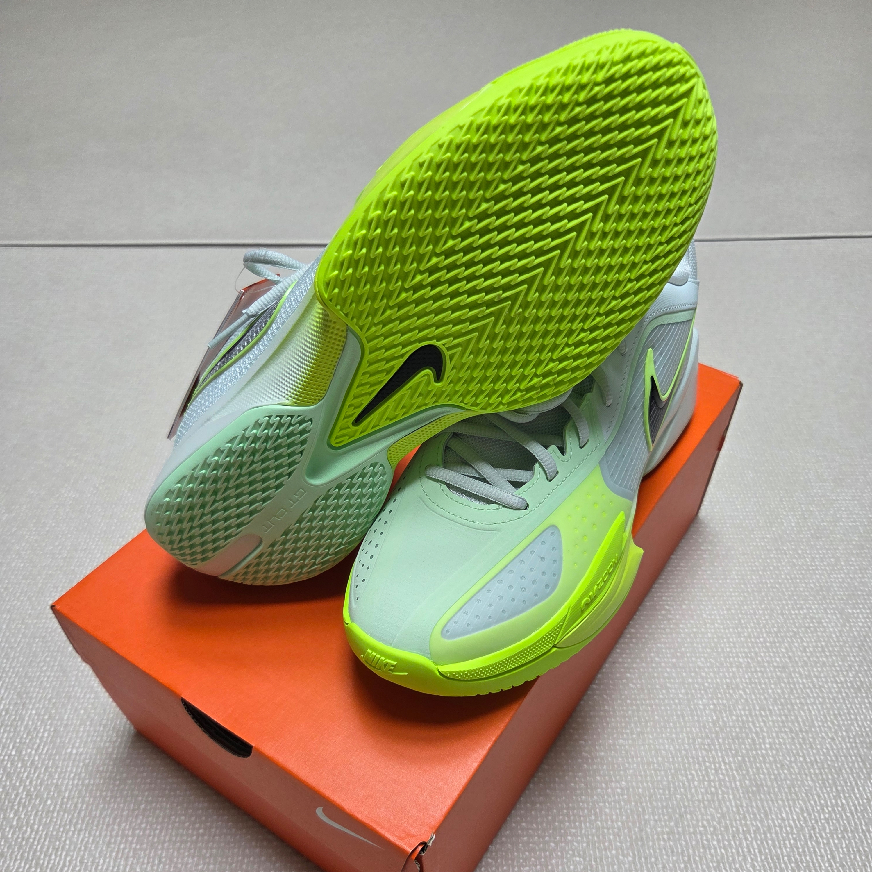 Nike G.T. Cut Cross EP Barely Green Volt 착용 스타일 - 4