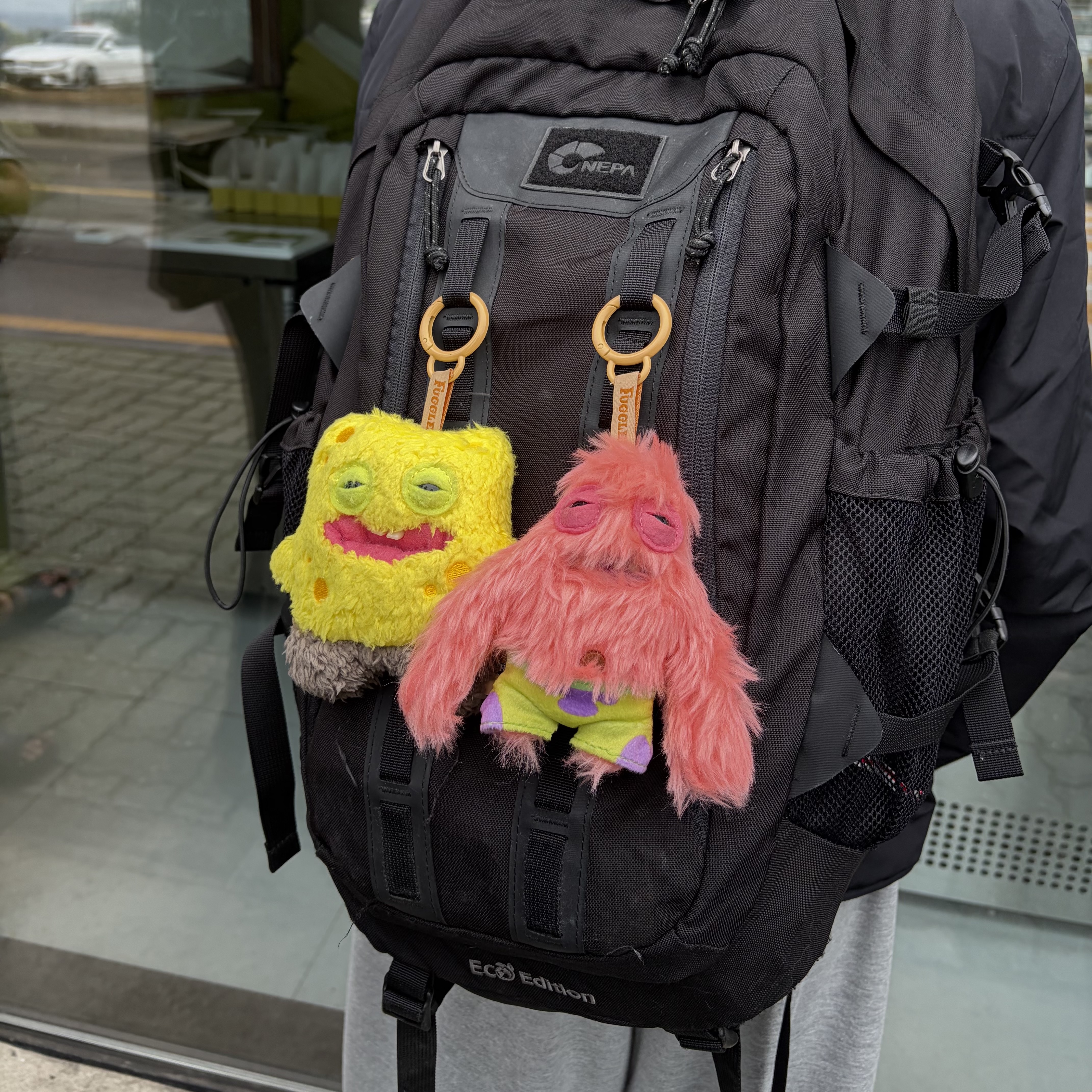 Fuggler x SpongeBob Patrick Star Keyring Pink 착용 스타일