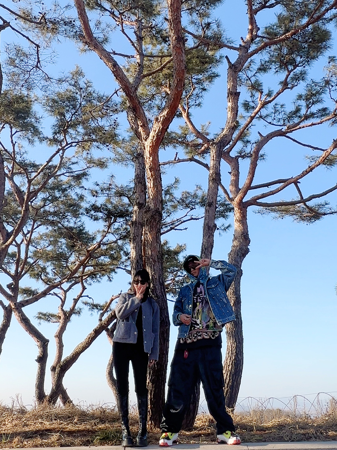 Supreme Crushed Velvet Camp Cap Black - 22SS, Supreme x Yohji Yamamoto Faux Fur Cargo Pants Black - 22FW 착용 스타일 - 1