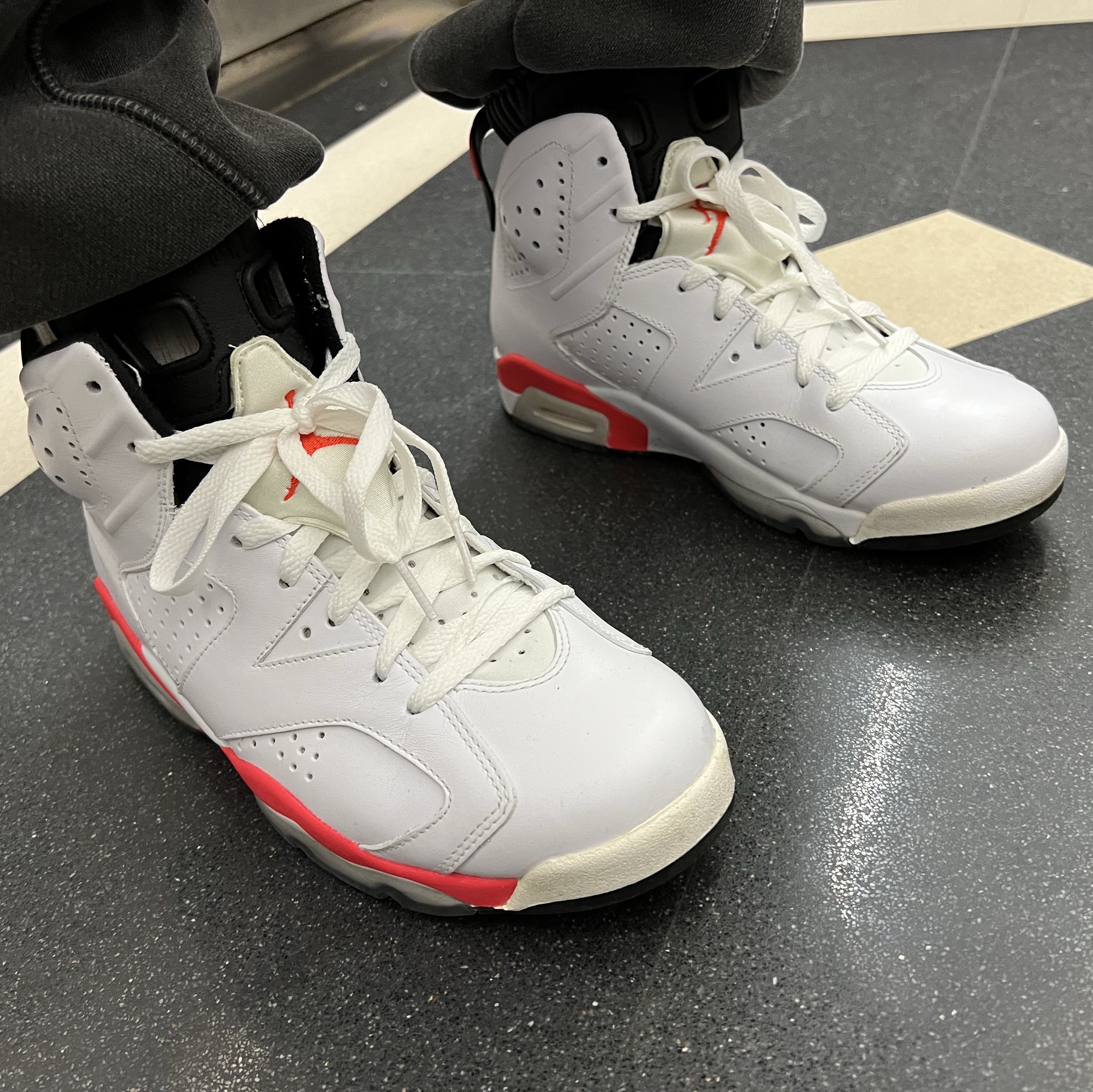 Jordan 6 Retro Infrared White 2014 착용 스타일