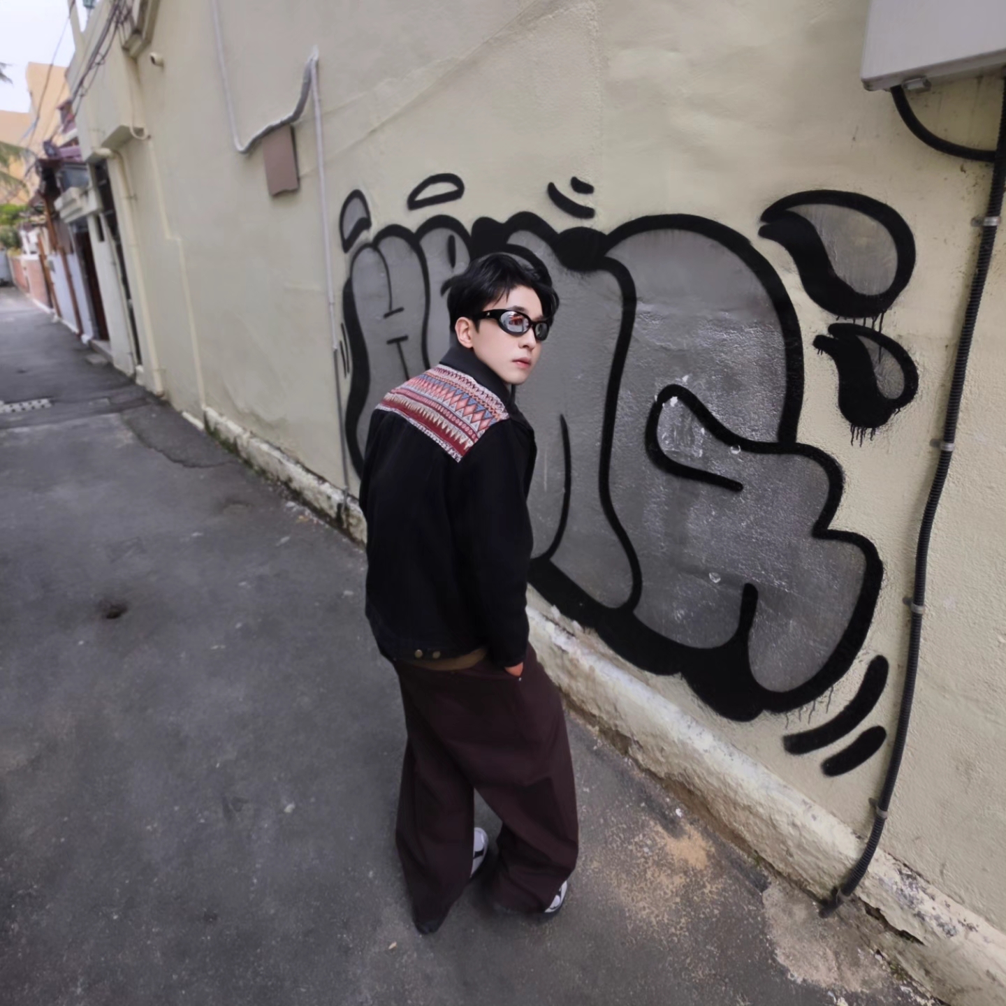 ersco Ancient Denim Trucker Jacket Black, Adidas Originals Canvas Cargo Work Pants Aurora Coffee - US Sizing 착용 스타일 - 2