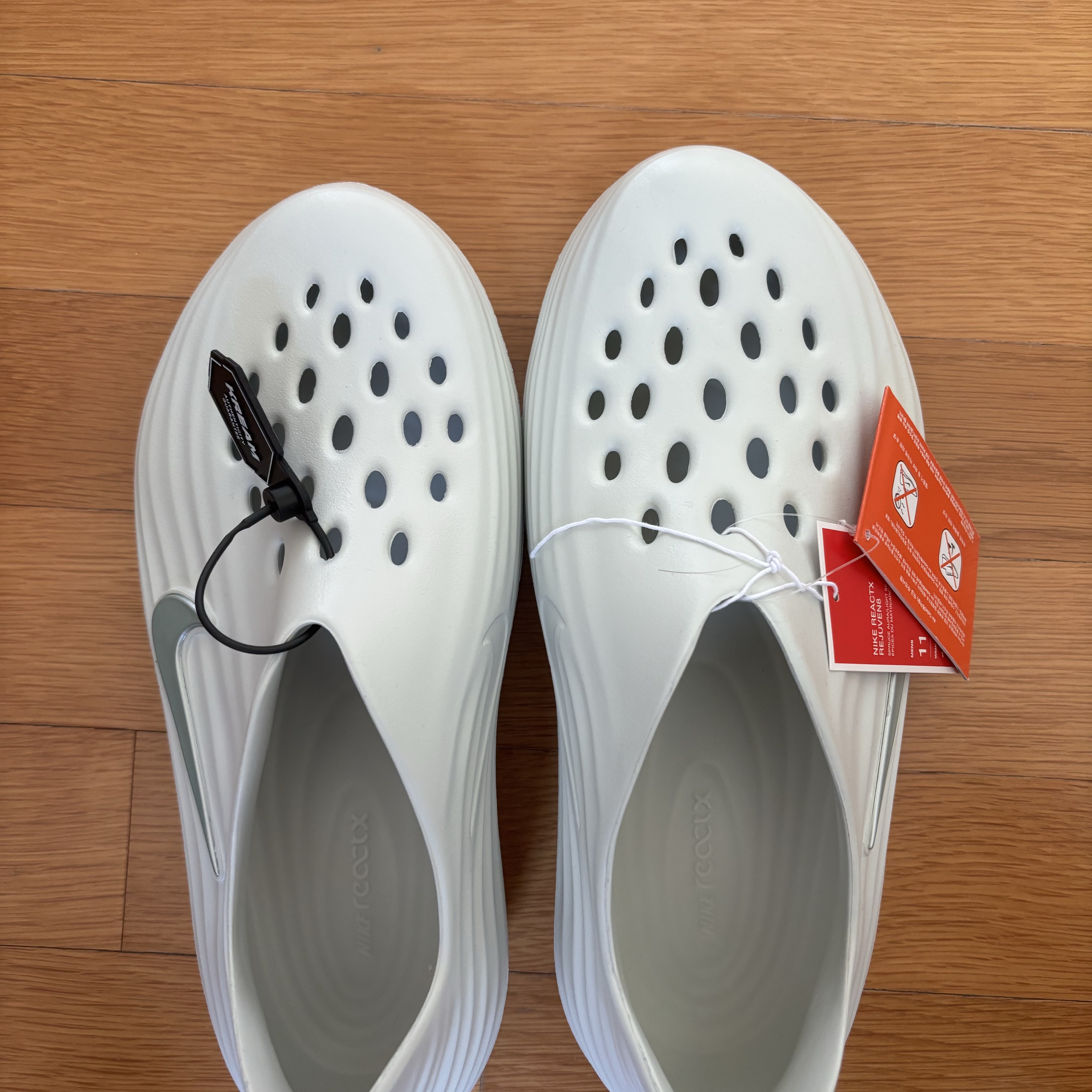 Nike ReactX Rejuven8 Spruce Aura Light Silver 착용 스타일 - 1