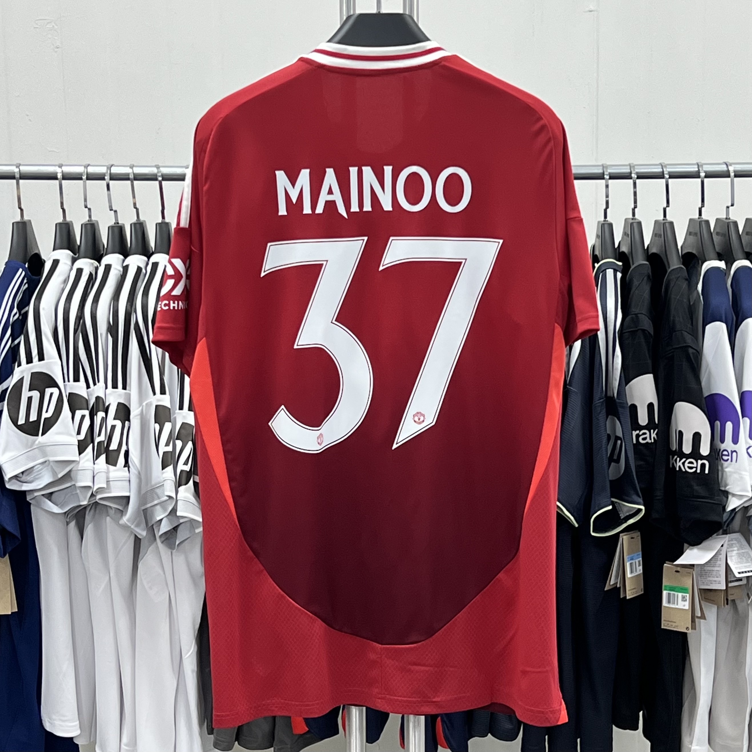 Adidas Manchester United 2025/26 Home Jersey Mufc Red - KR Sizing (Non Marking Ver.), Adidas Manchester United Originals Track Top Black Red - KR Sizing 착용 스타일 - 1