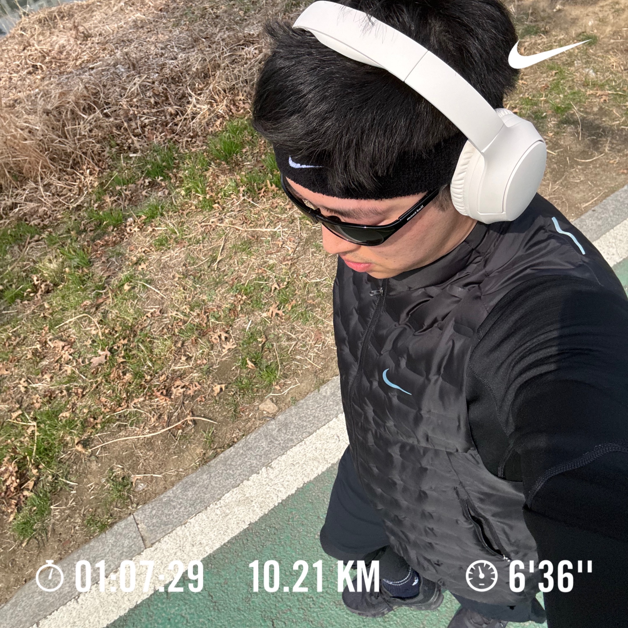 Nike Swoosh Headband Black, Nike Therma-Fit ADV Repel Down Running Vest Black - Asia 착용 스타일