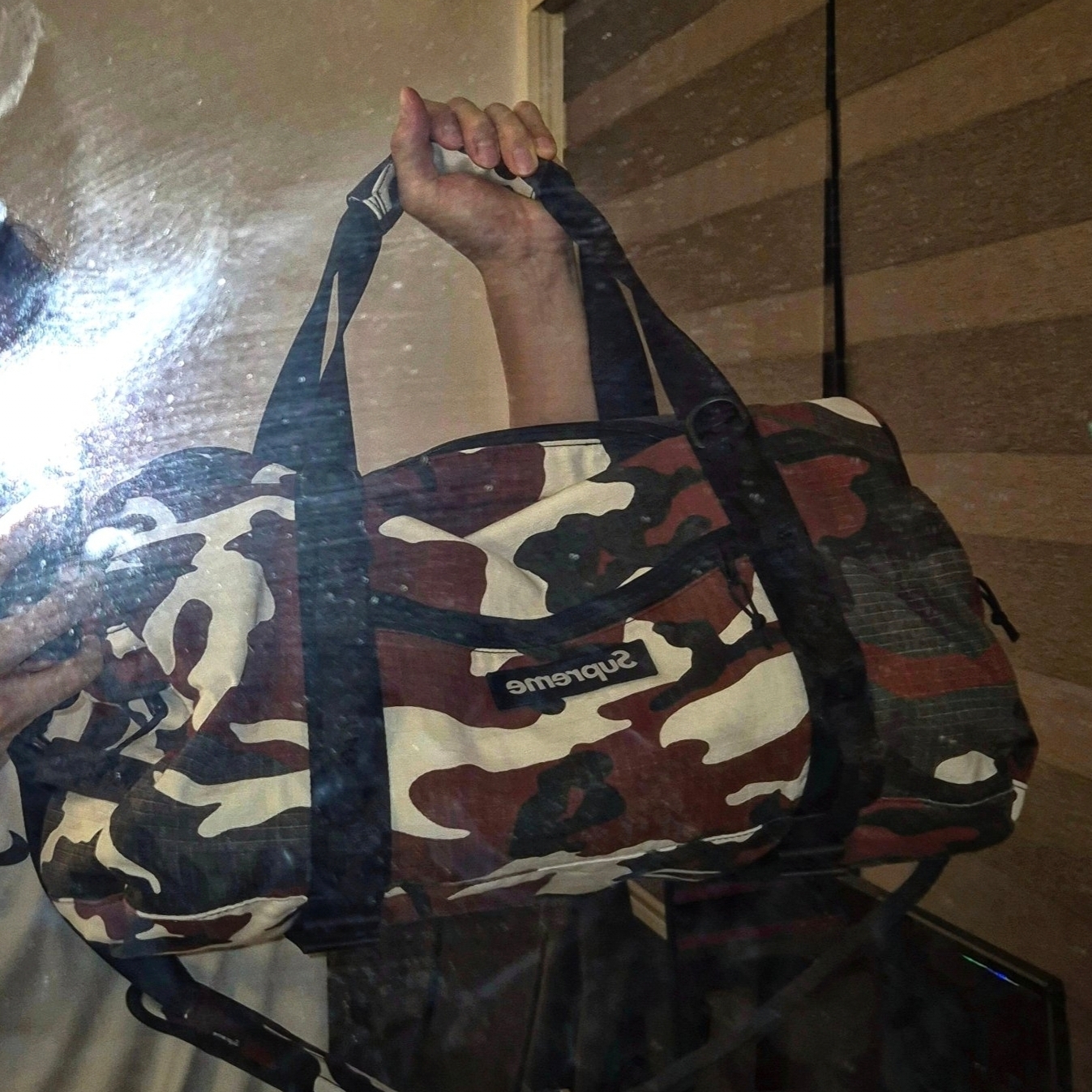 Supreme Duffle Bag Red Camo - 26SS 착용 스타일