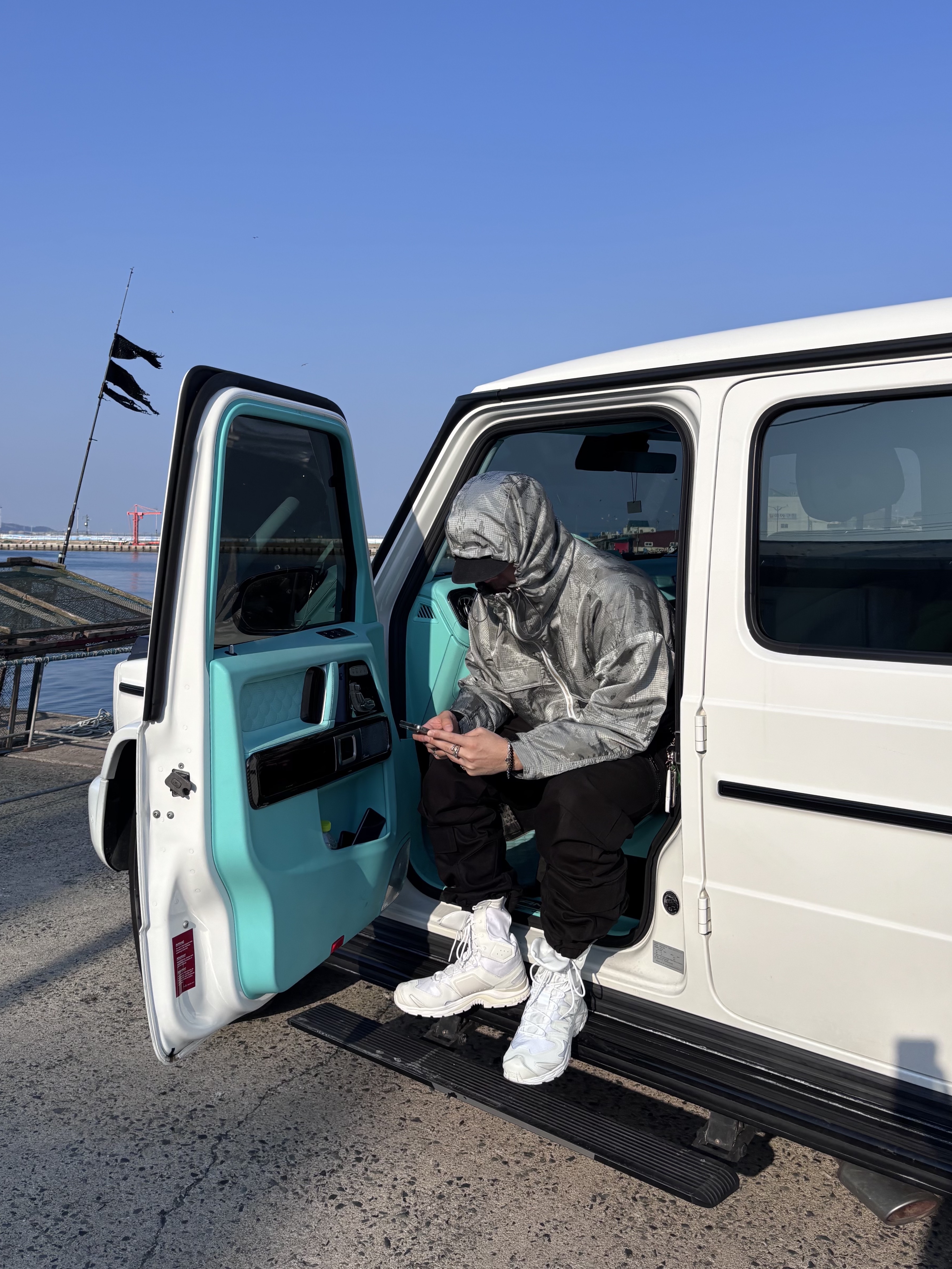 Salomon x Rier XA Jungle White, Wapworks Arctic Suspender Pants Black 착용 스타일 - 4