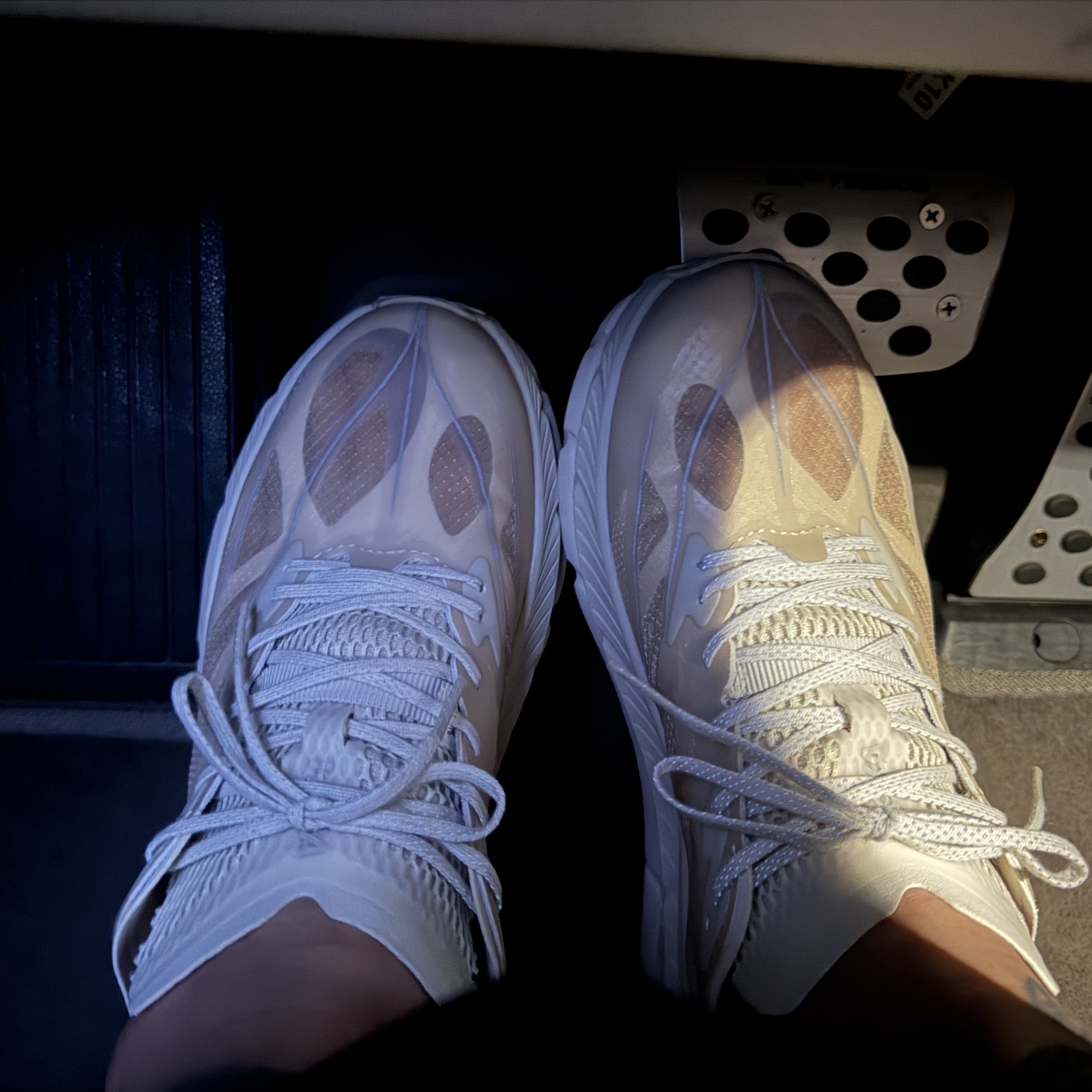 Hoka x Satisfy Mafate Speed 4 Lite Bone 착용 스타일