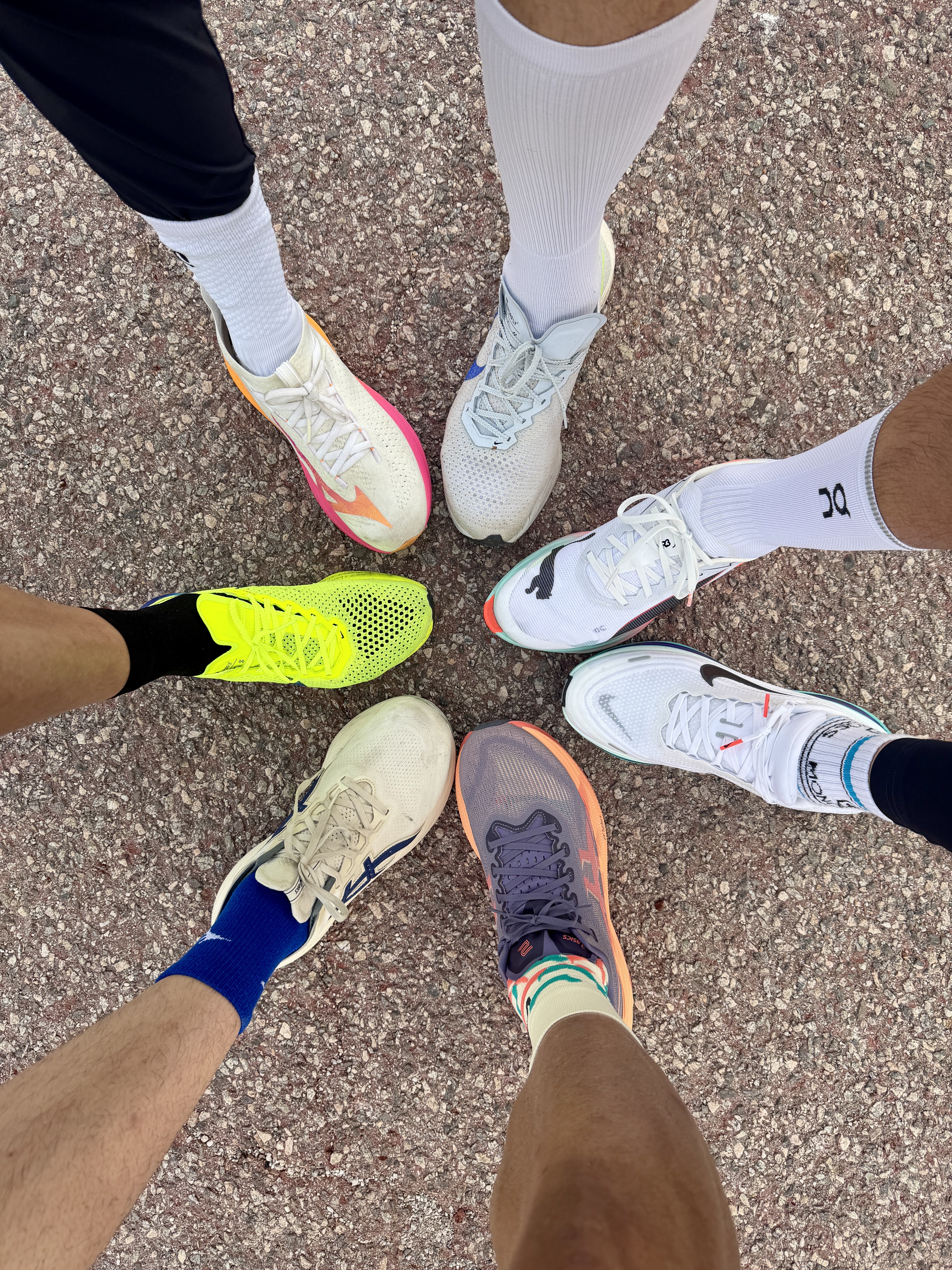 Asics Superblast 2 Greyish Purple Coral Reef, Asics Gel-Nimbus 27 Asics Track Club Birch Indigo Blue - D Standard 착용 스타일
