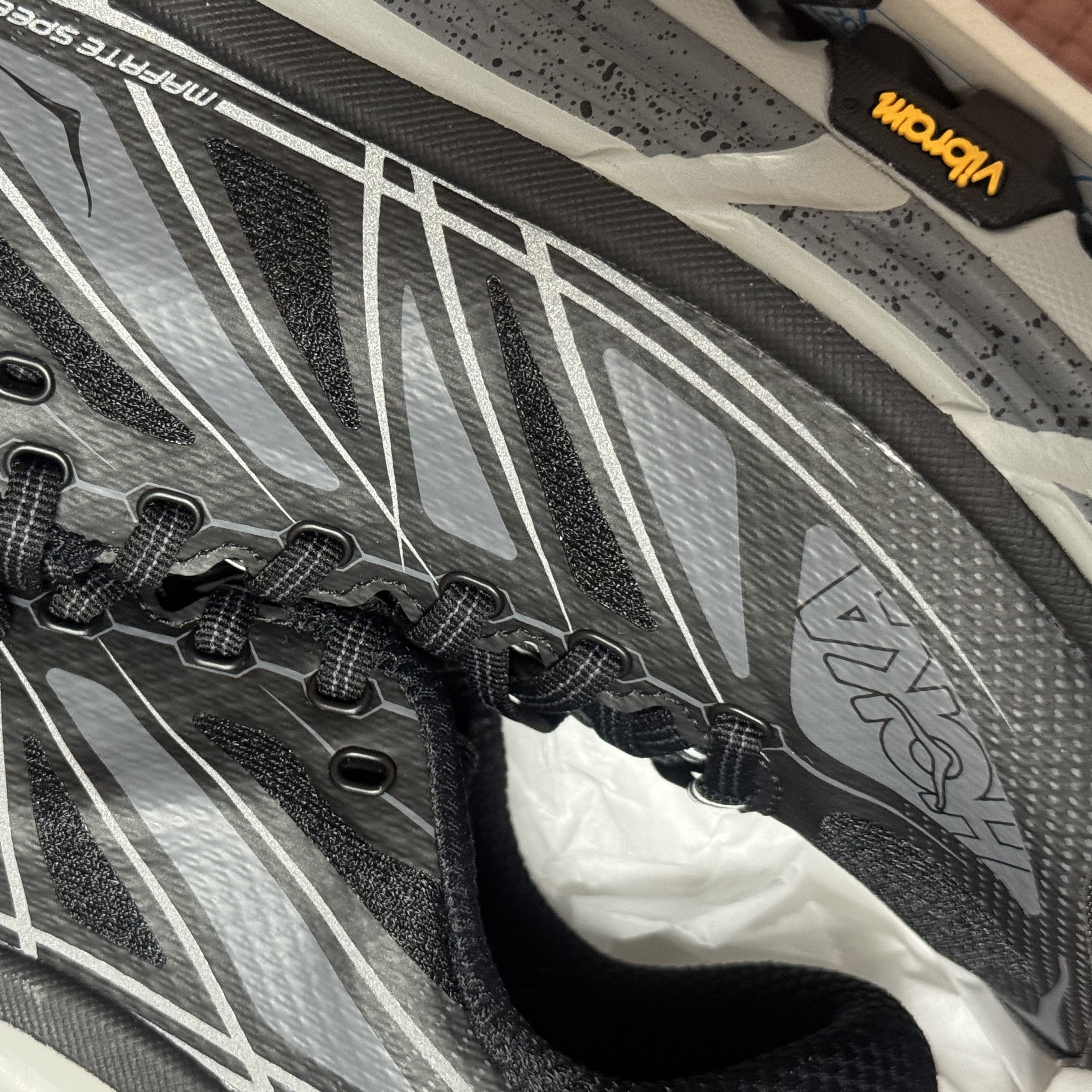 Hoka Mafate Speed 2 Black Castlerock 착용 스타일 - 4