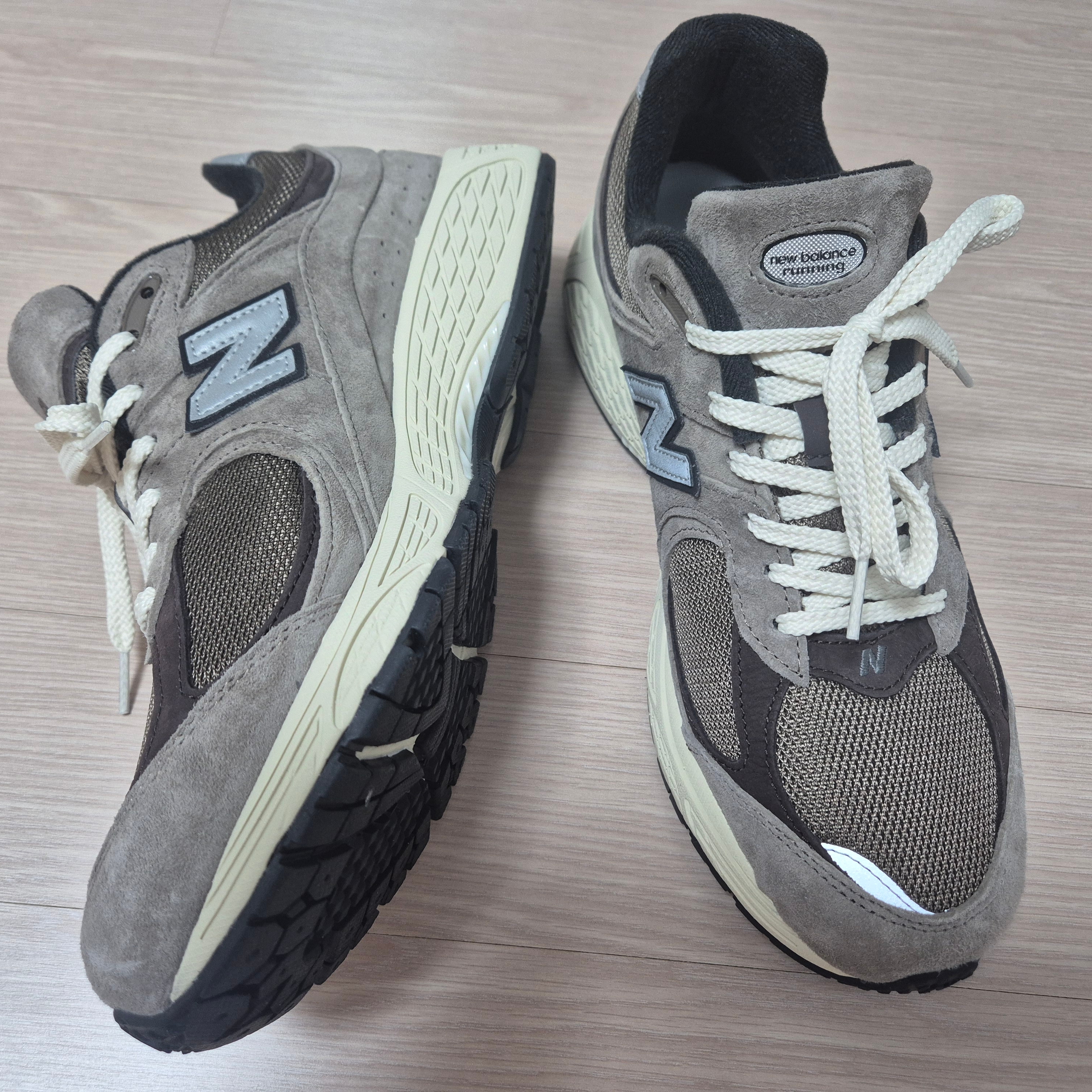 New Balance 2002 Brown 착용 스타일 - 5