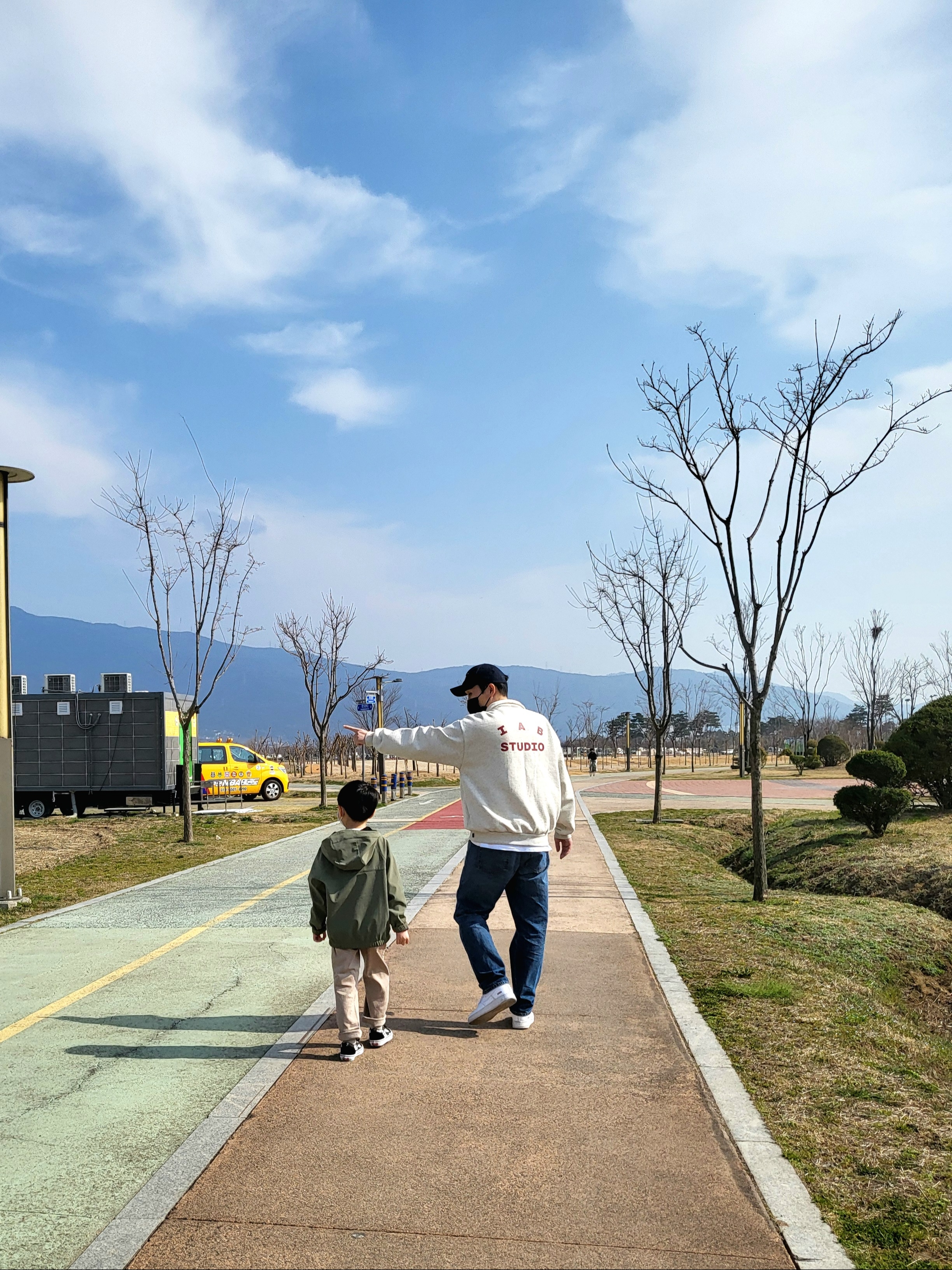 IAB Studio Half Zip-Up Oatmeal Burgundy, Nike x Supreme Air Force 1 Low White 착용 스타일