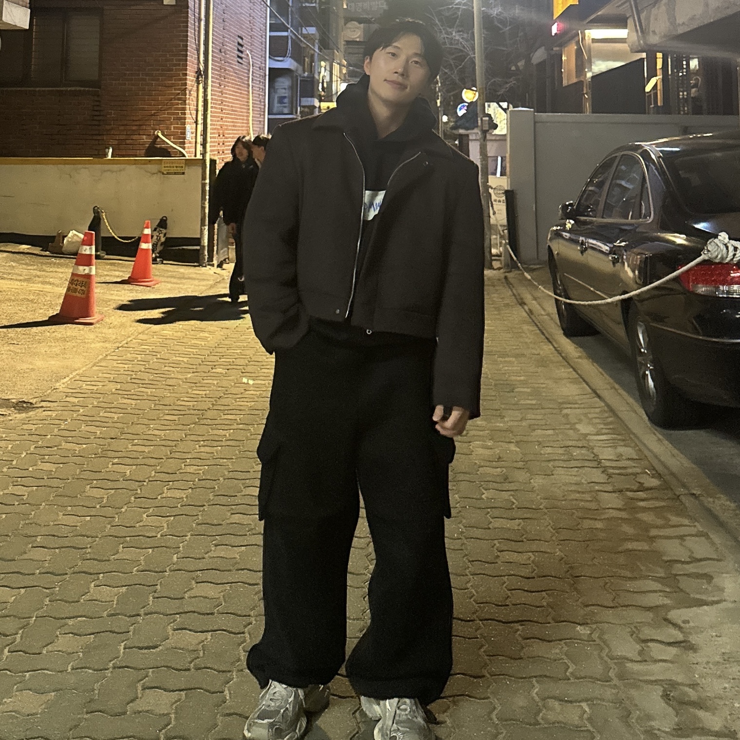 Balenciaga 3XL Sneakers Light Beige, MJD x Koin Seoul Wide Cargo Sweat Pants Black 착용 스타일