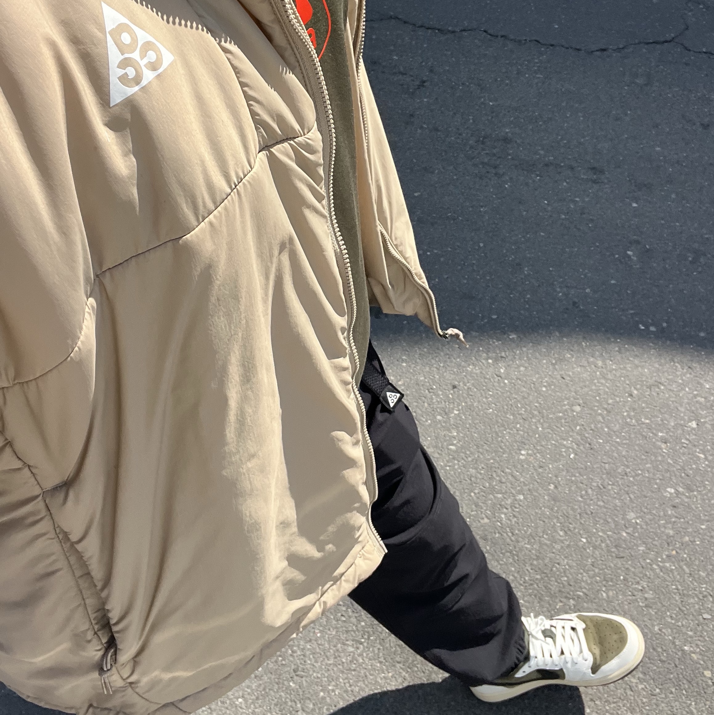 Nike ACG Therma-Fit ADV Rope De Dope Jacket Light Iron Ore - Asia, Nike NRG ACG Seasonal Lungs Long Sleeve T-Shirt Cargo Khaki - US/EU 착용 스타일