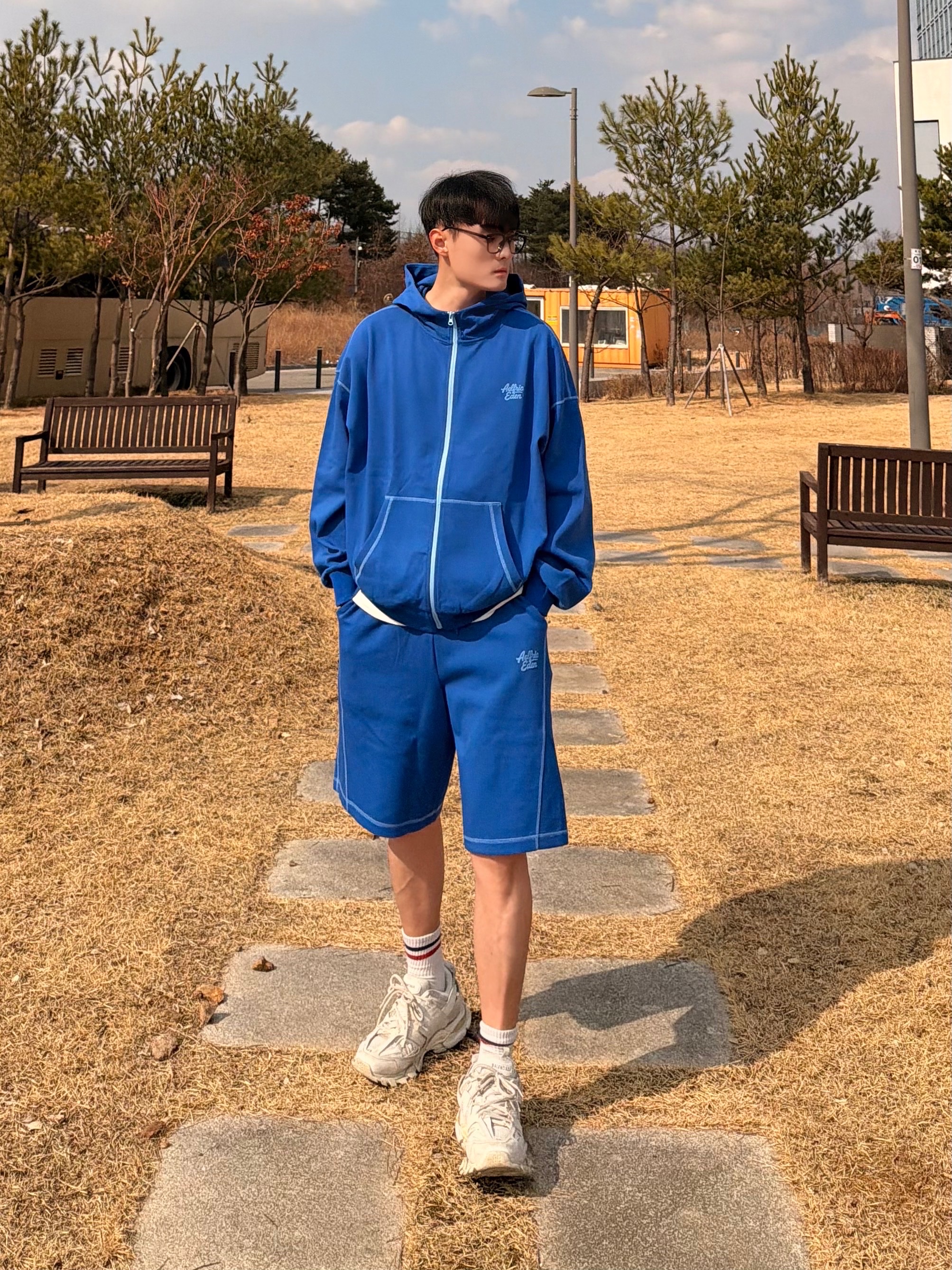 Balenciaga Track Sneakers White 착용 스타일 - 4