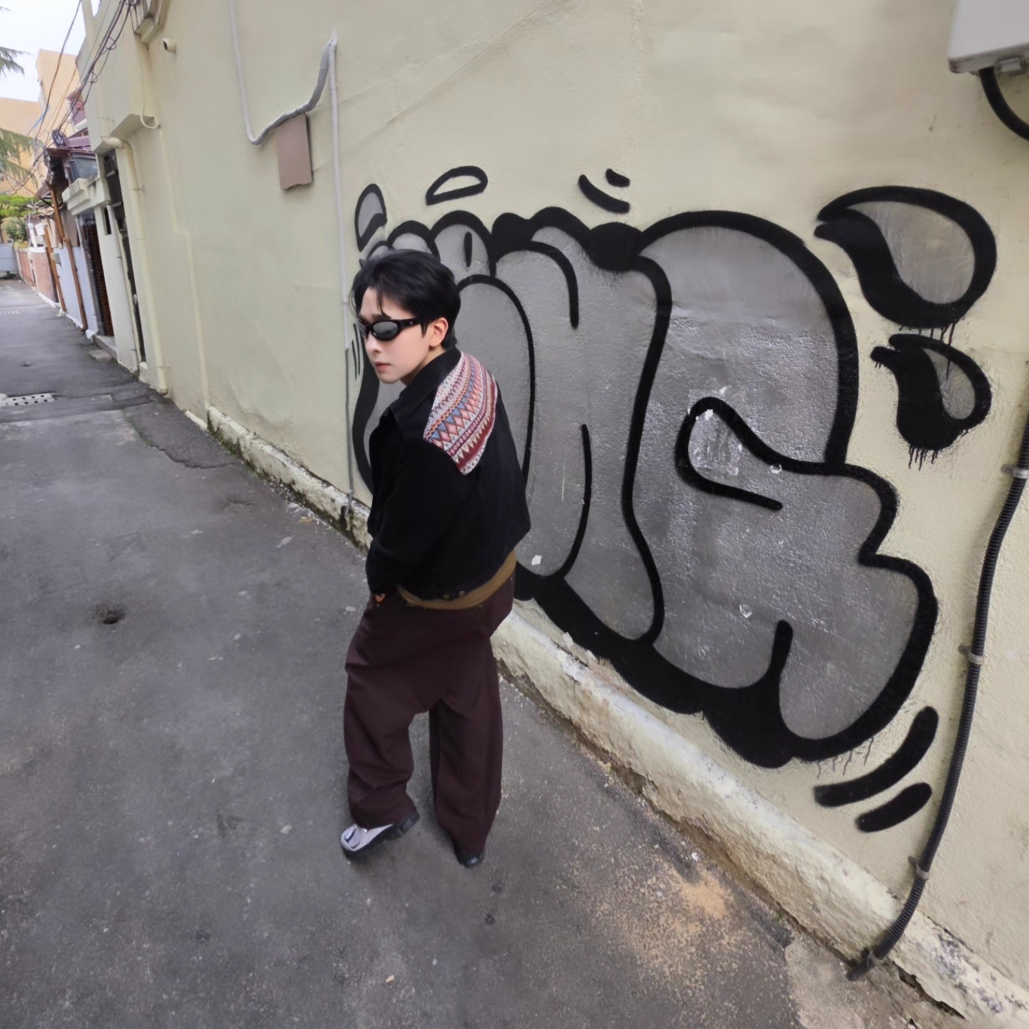 ersco Ancient Denim Trucker Jacket Black, Adidas Originals Canvas Cargo Work Pants Aurora Coffee - US Sizing 착용 스타일 - 3