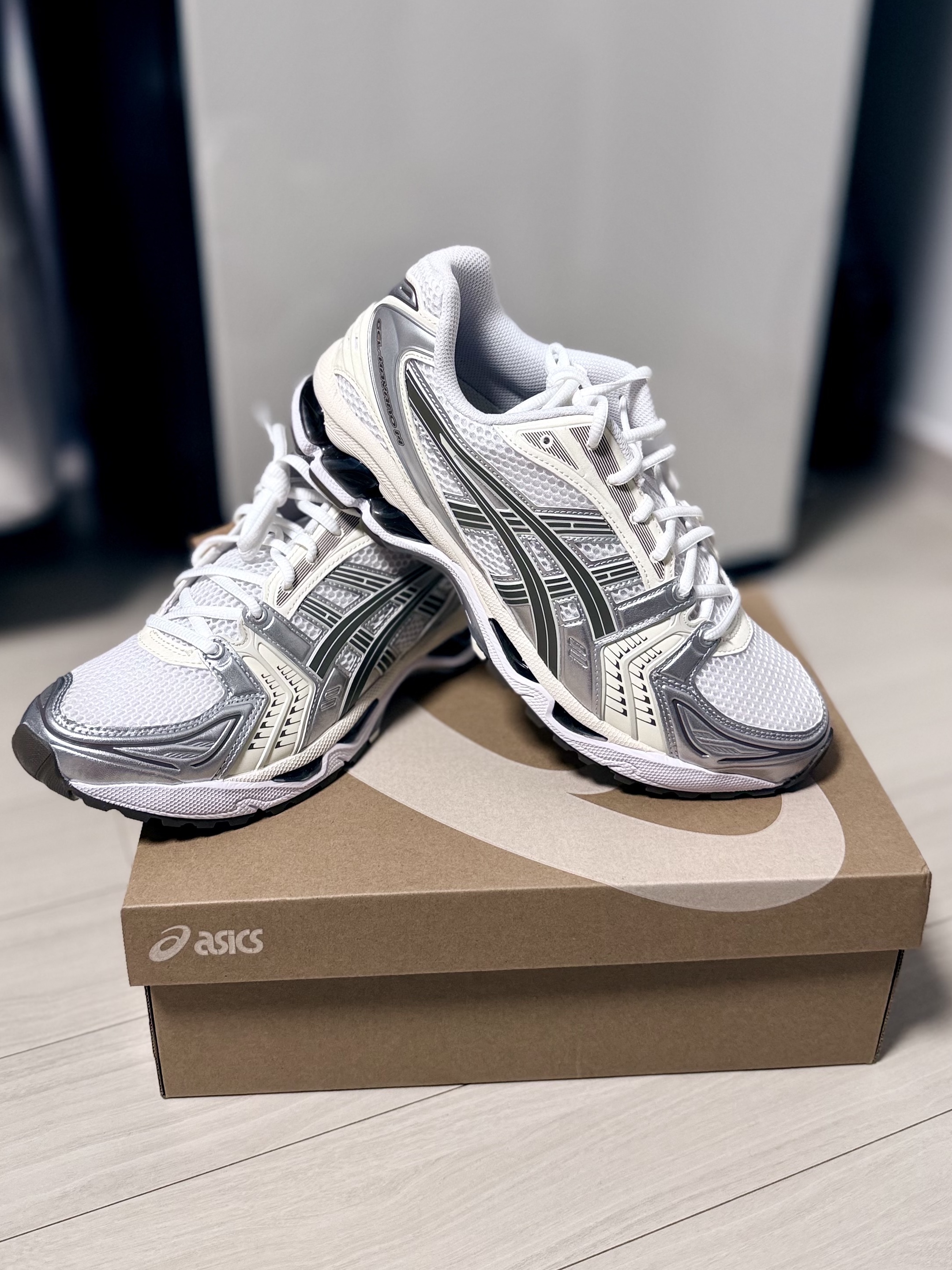 Asics Gel-Kayano 14 White Ivory 착용 스타일