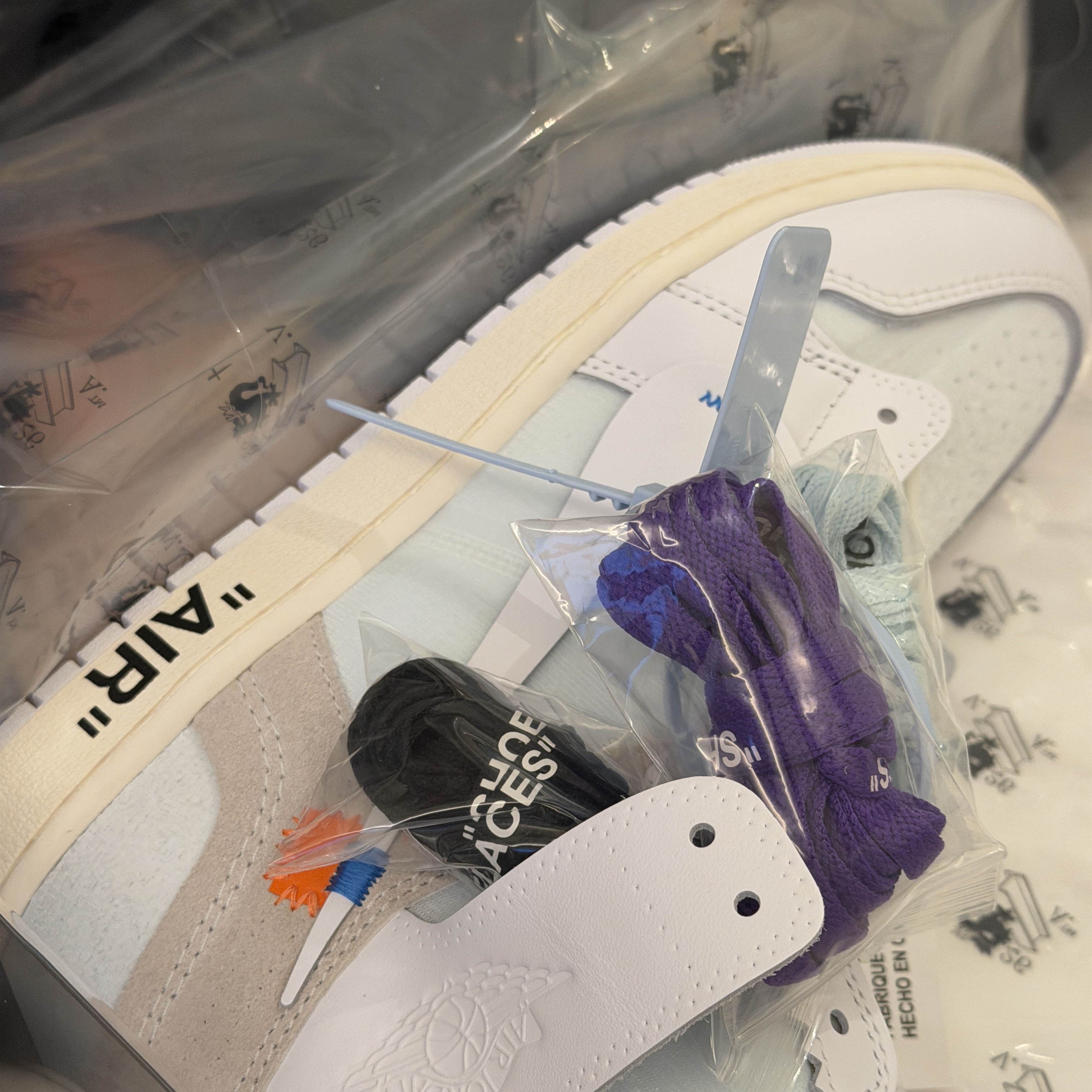 Jordan 1 x Virgil Abloh Archive Retro High Alaska White 착용 스타일 - 2
