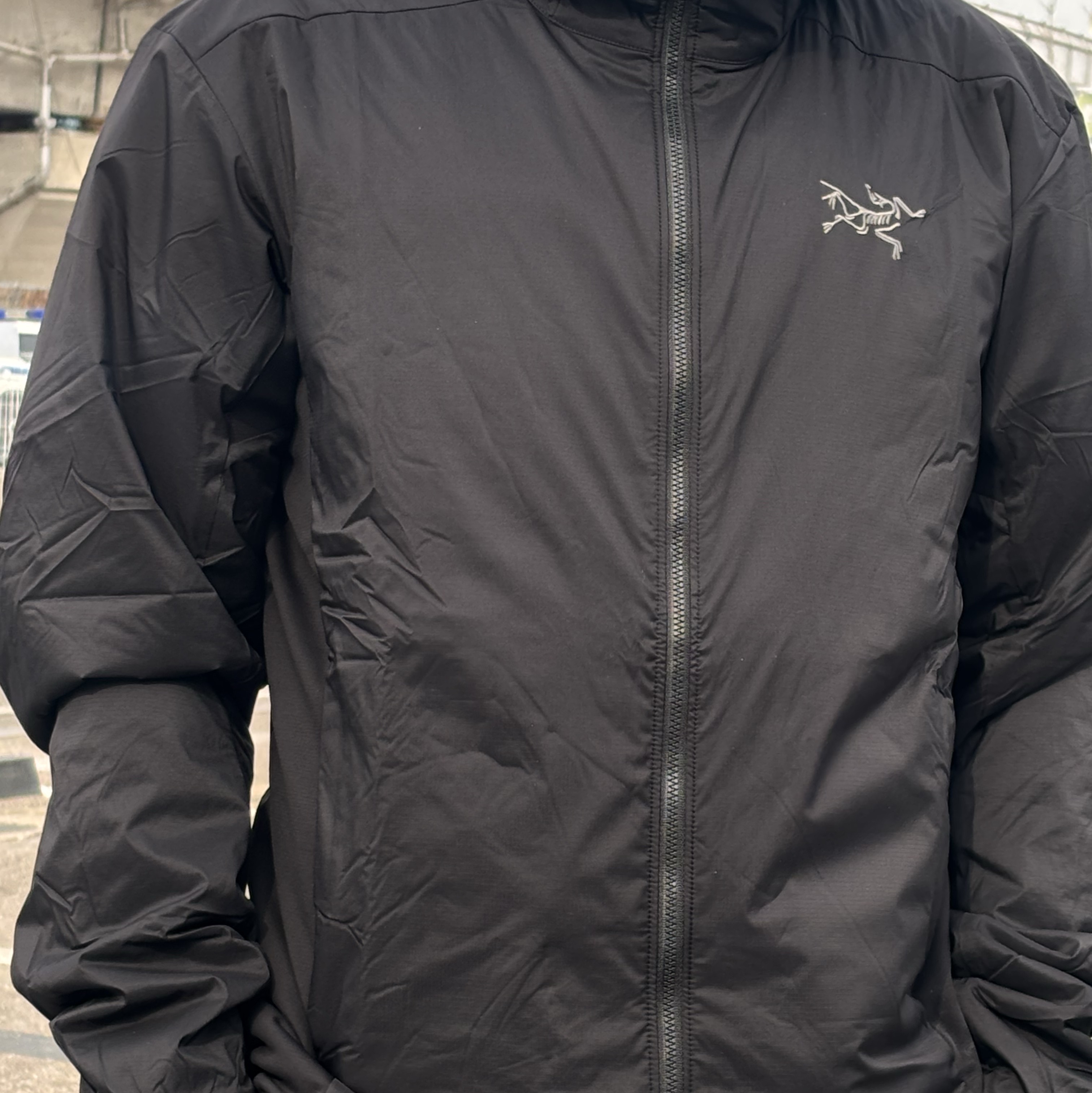 Arc'teryx Atom Hoody Black, Play Comme des Garcons LS T-Shirt Black 착용 스타일 - 1