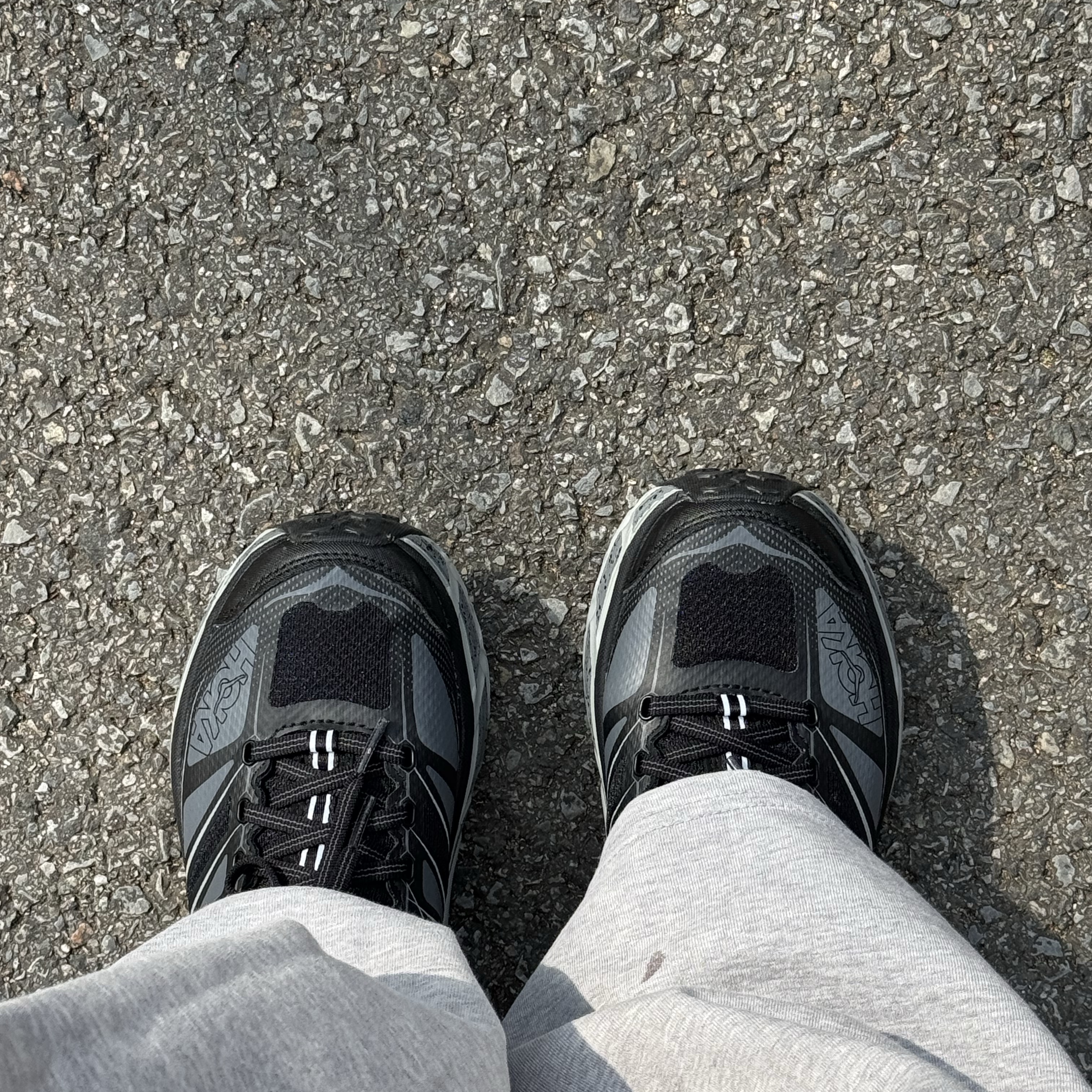 Hoka Mafate Speed 2 Black Castlerock 착용 스타일 - 1