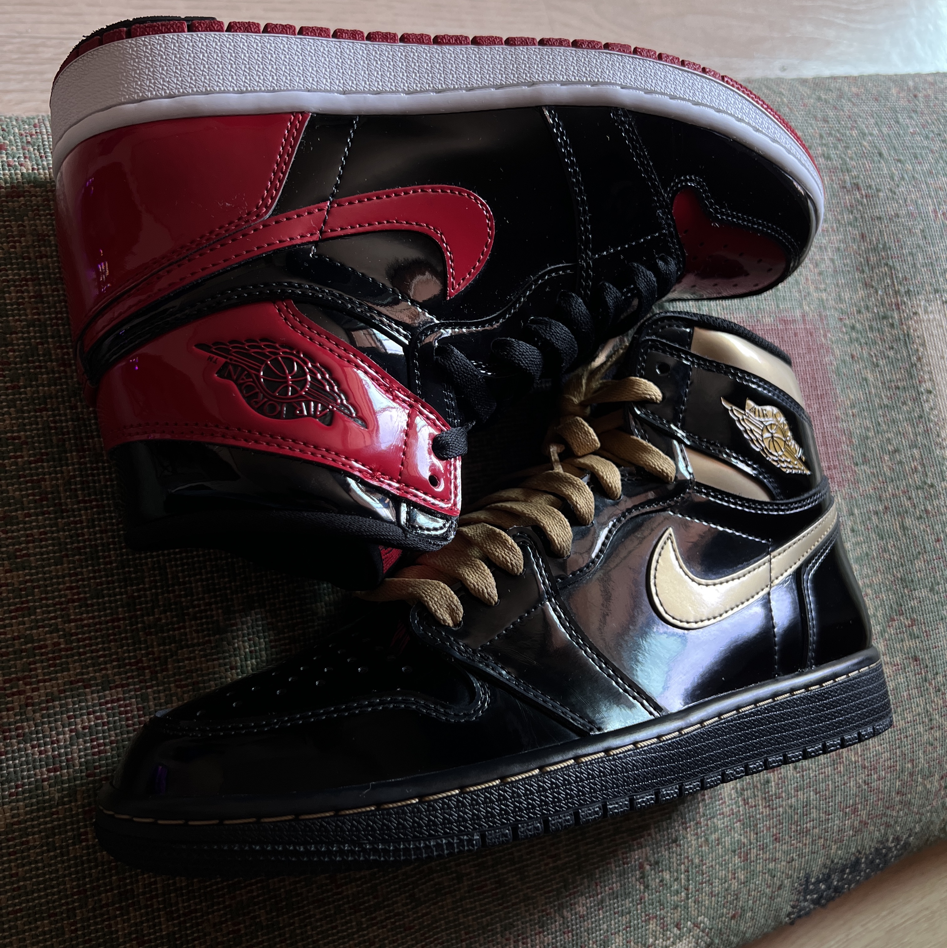 Jordan 1 Retro High OG Patent Bred, Jordan 1 Retro High OG Metallic Gold 착용 스타일