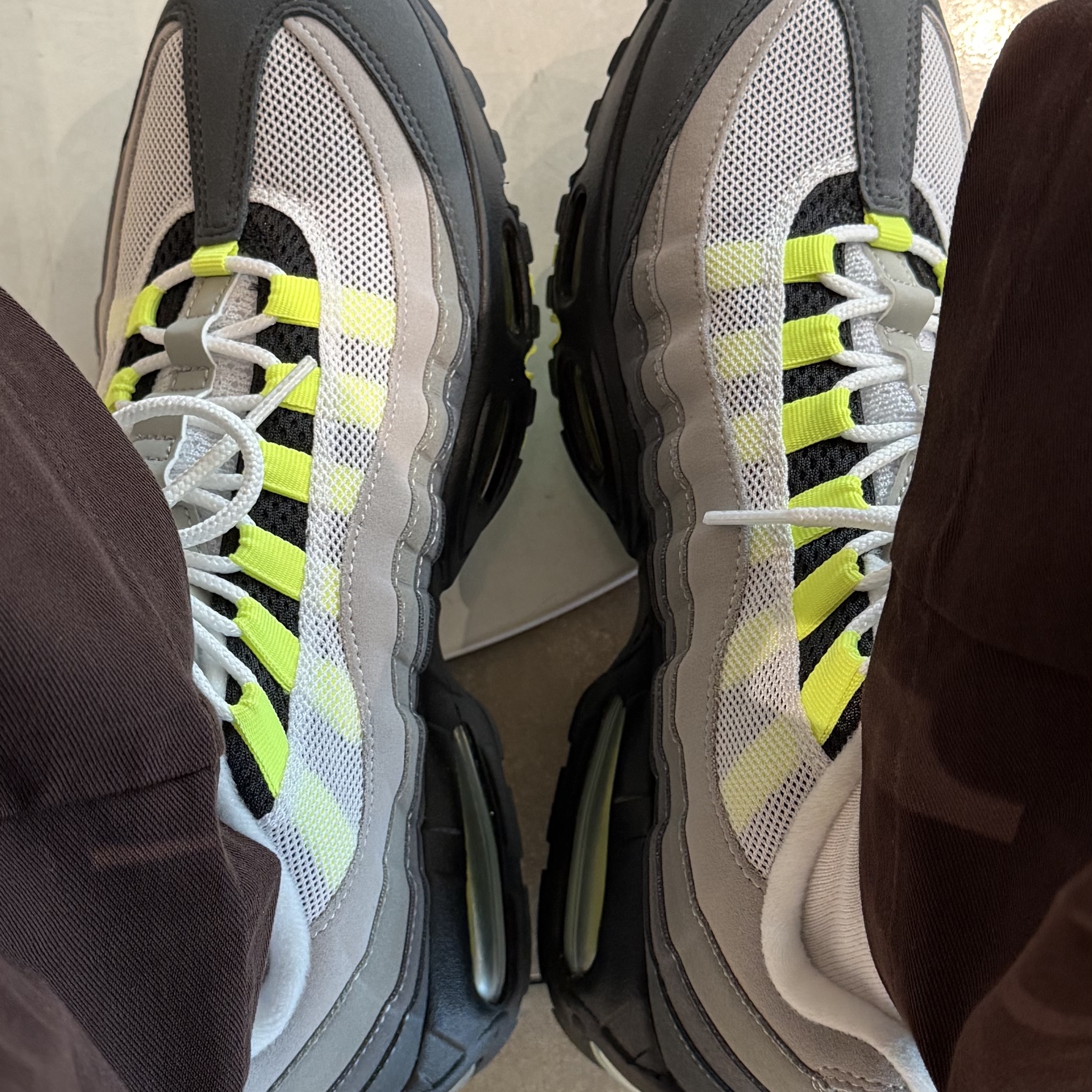 Nike Air Max 95 OG Neon 착용 스타일