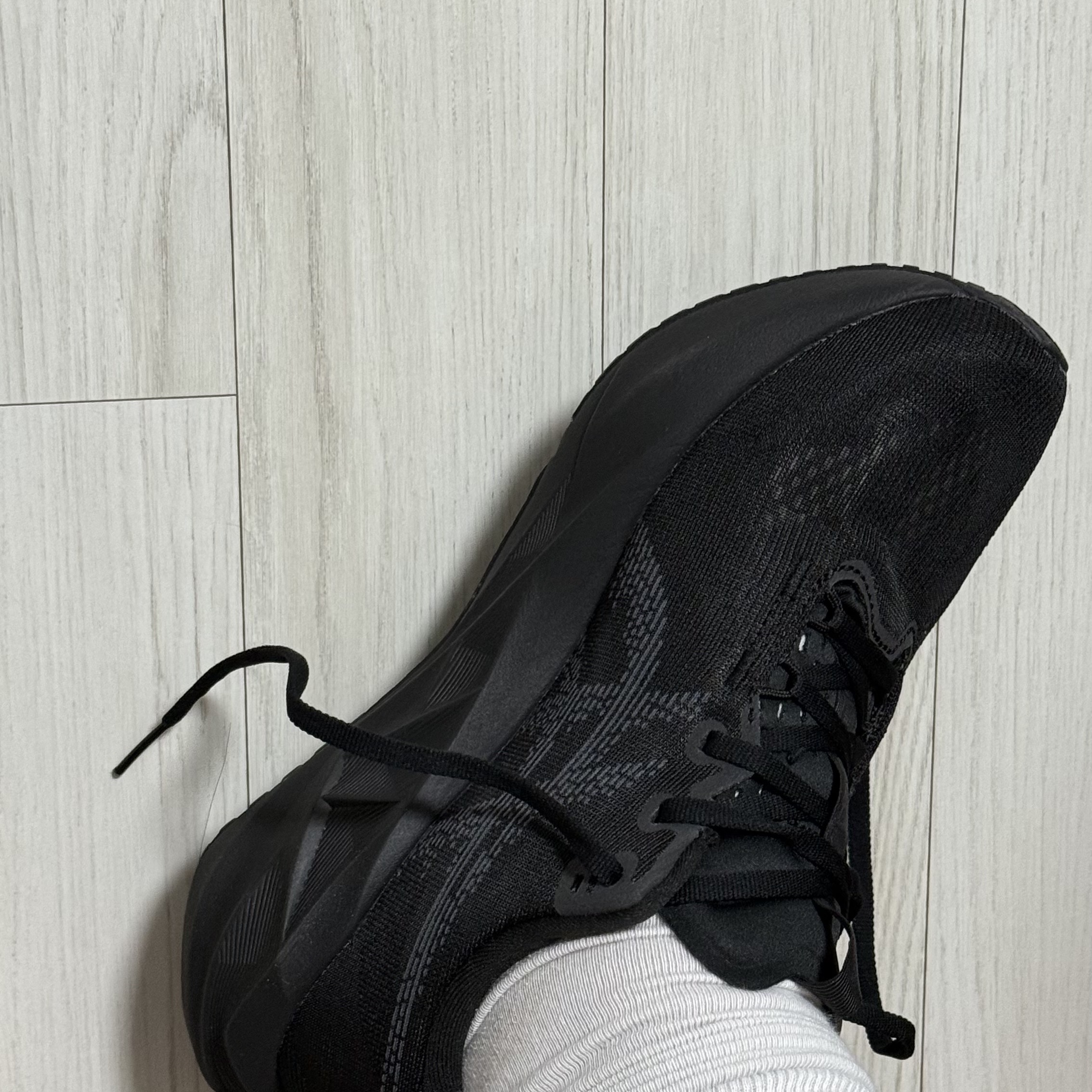 (W) Asics Novablast 5 Black Carrier Grey 착용 스타일 - 1