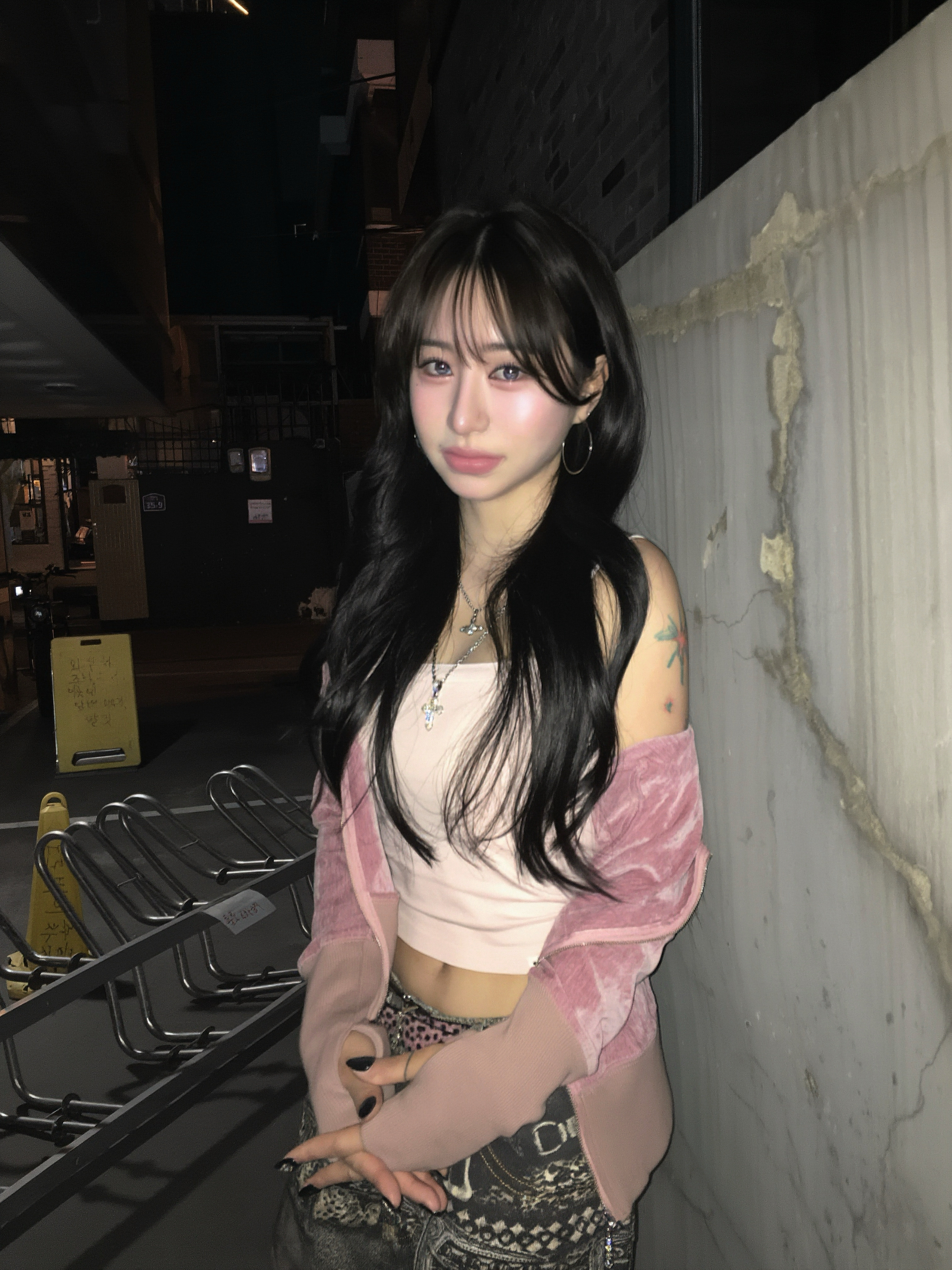 Vivienne Westwood Mini Bas Relief Pendant Silver, Open Yy Cotton Ball Cap Brown 착용 스타일 - 1