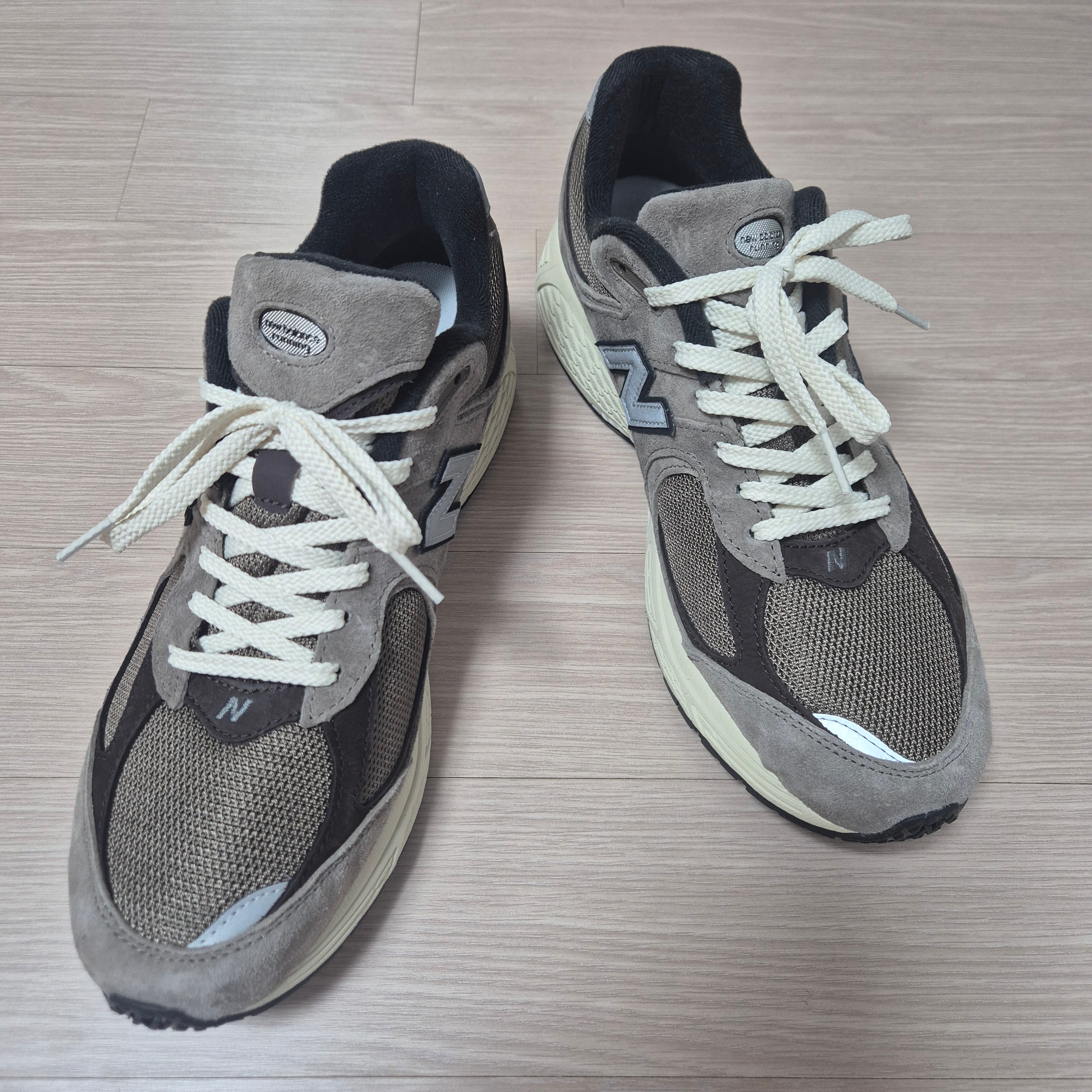 New Balance 2002 Brown 착용 스타일 - 2