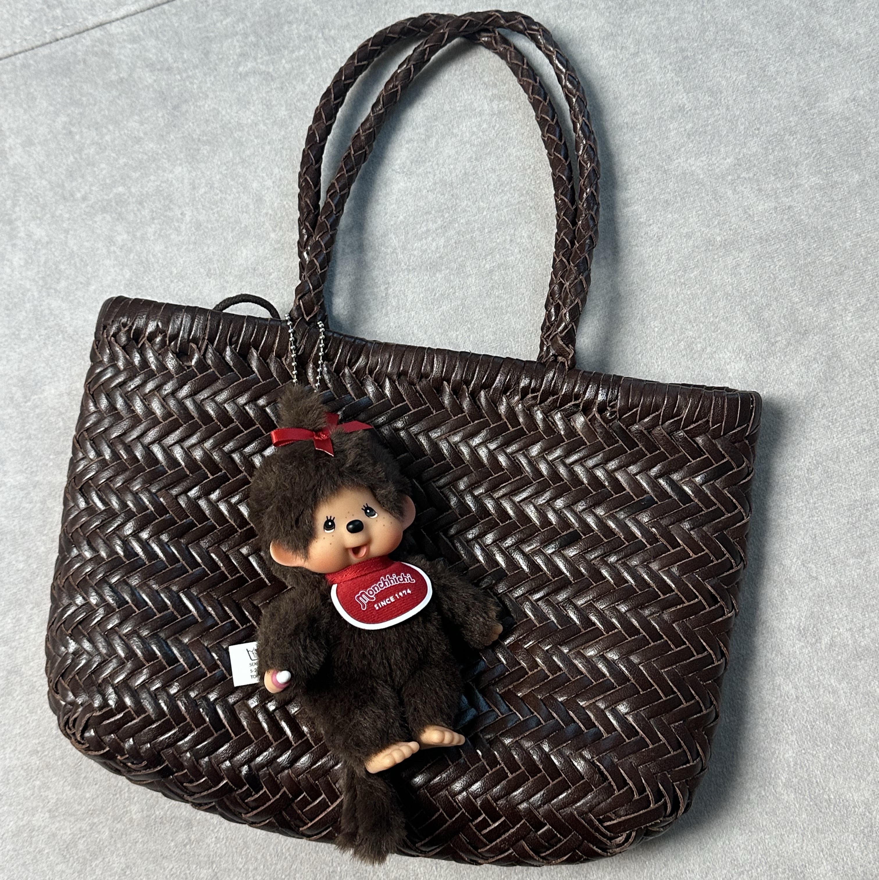 Monchhichi SS Girl Key Chain Brown 착용 스타일