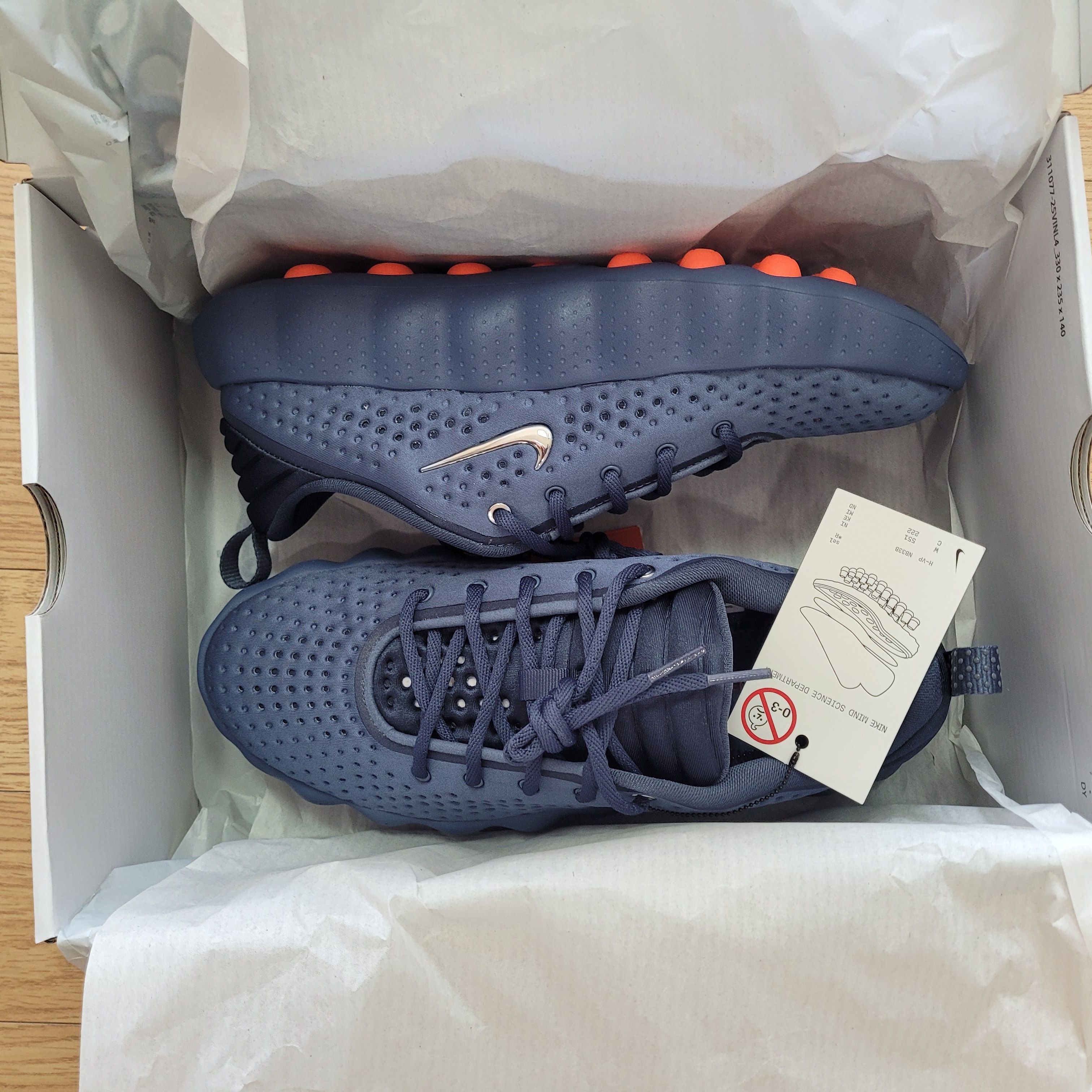Nike Mind 002 Thunder Blue Chrome 착용 스타일