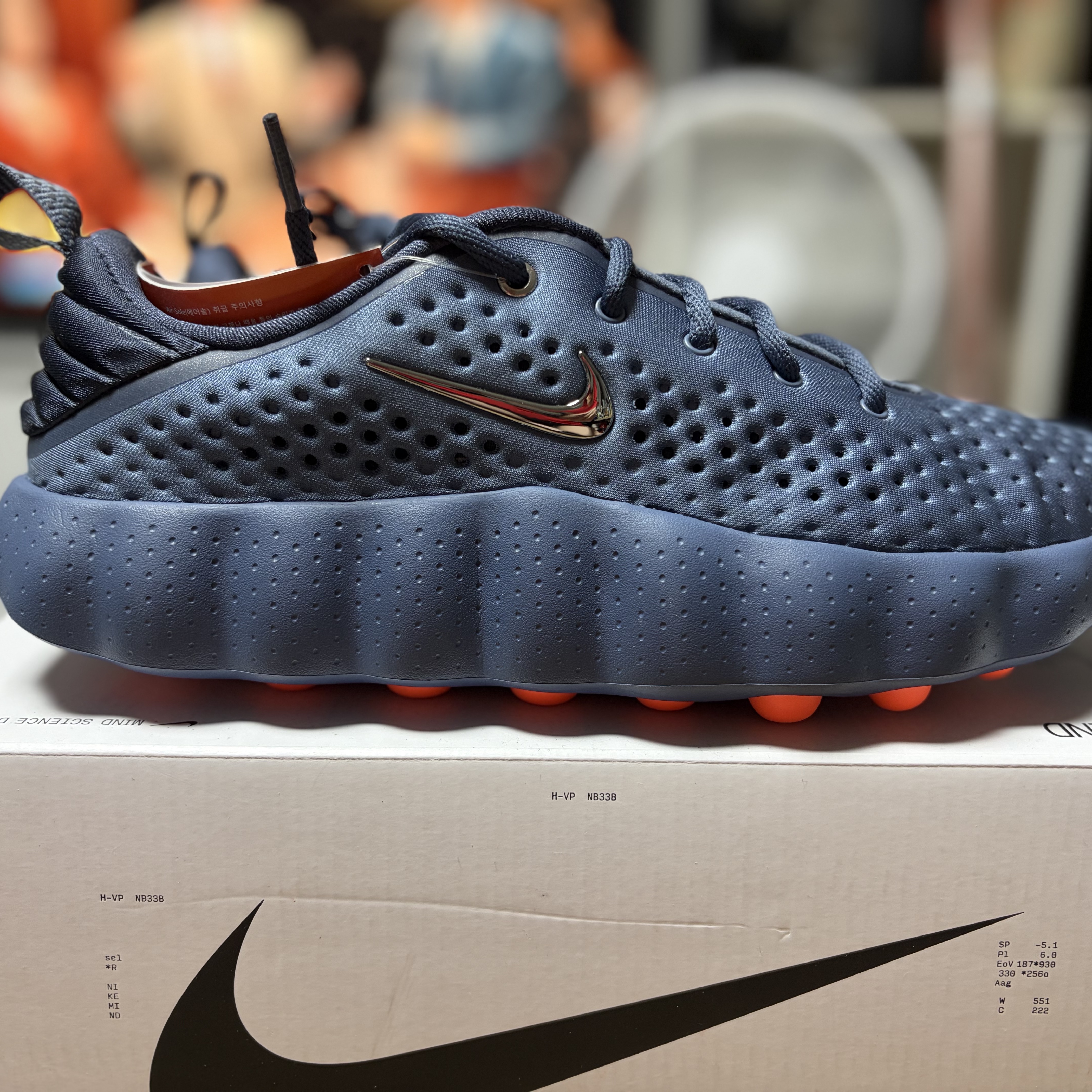 Nike Mind 002 Thunder Blue Chrome 착용 스타일 - 3
