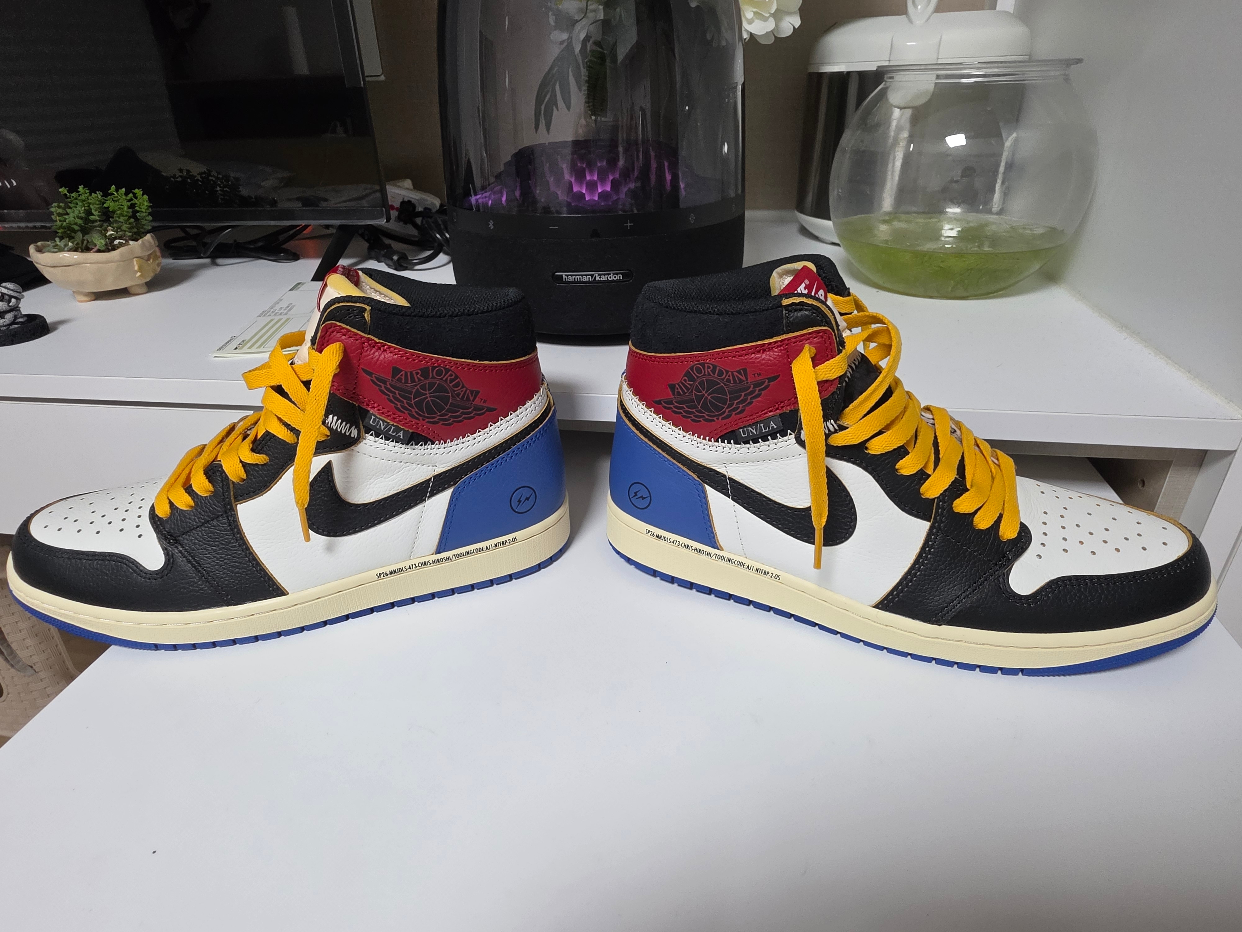 Jordan 1 x Fragment x Union LA Black and Varsity Red 착용 스타일
