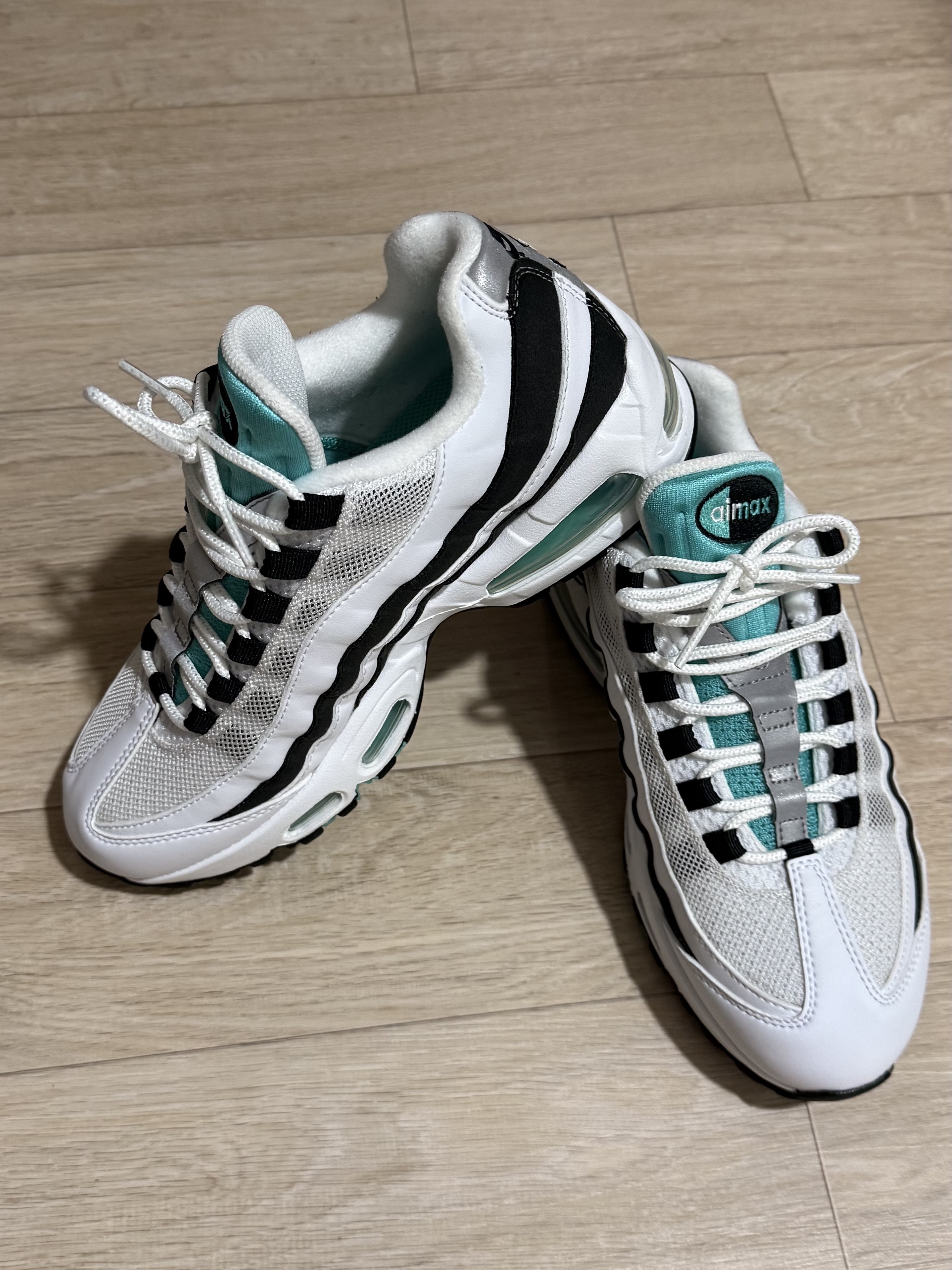 Nike Air Max 95 OG White and Black 착용 스타일