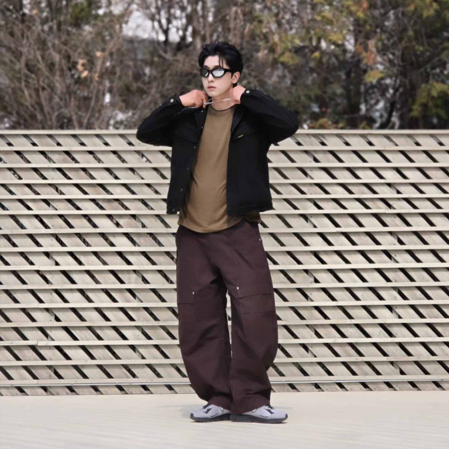 ersco Ancient Denim Trucker Jacket Black, Adidas Originals Canvas Cargo Work Pants Aurora Coffee - US Sizing 착용 스타일 - 3