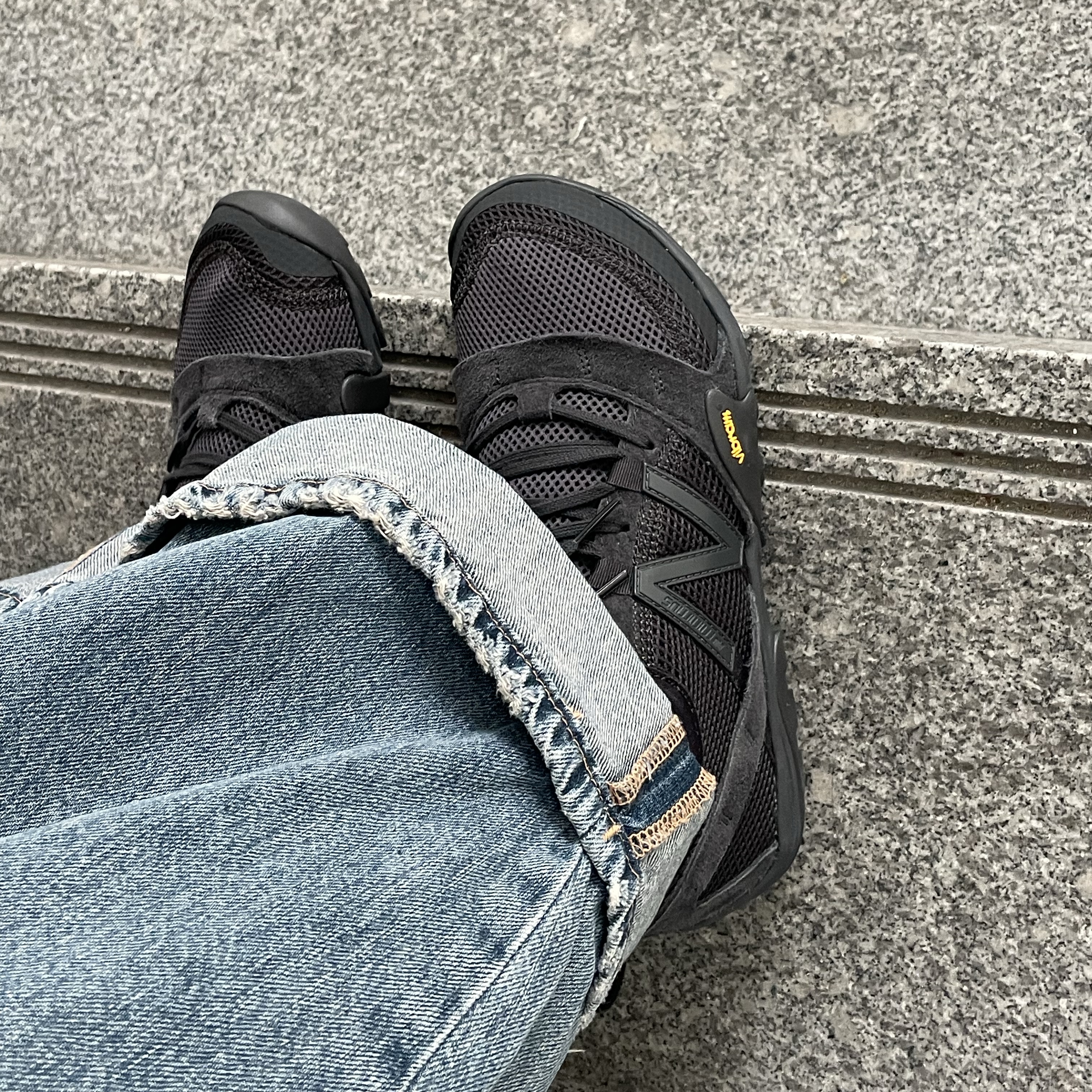 New Balance Minimus MT10O Black Castlerock 착용 스타일 - 3