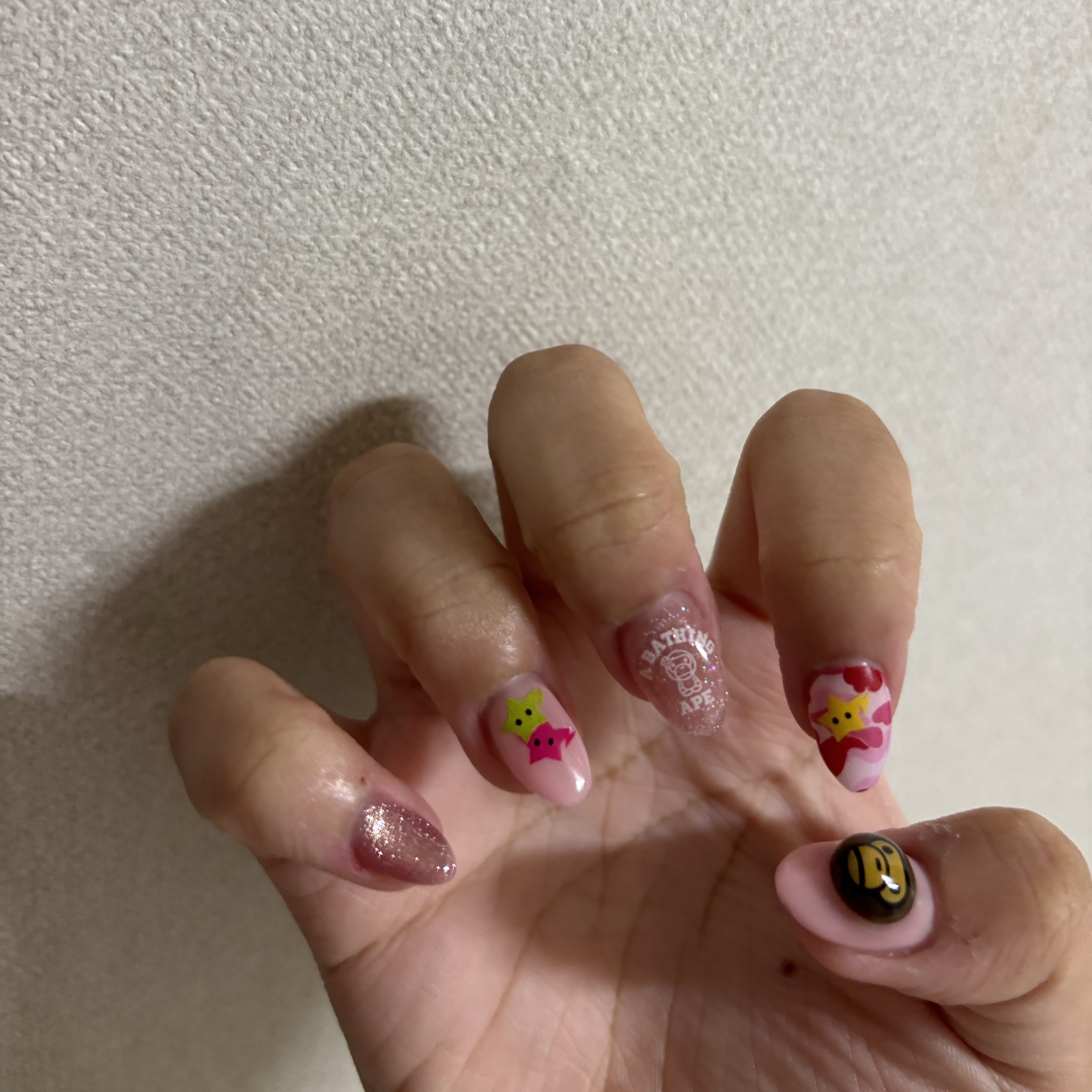 BAPE Baby Lisa Nail Seal Set Pink, BAPE Baby Lisa Nail Seal Set Blue 착용 스타일 - 3