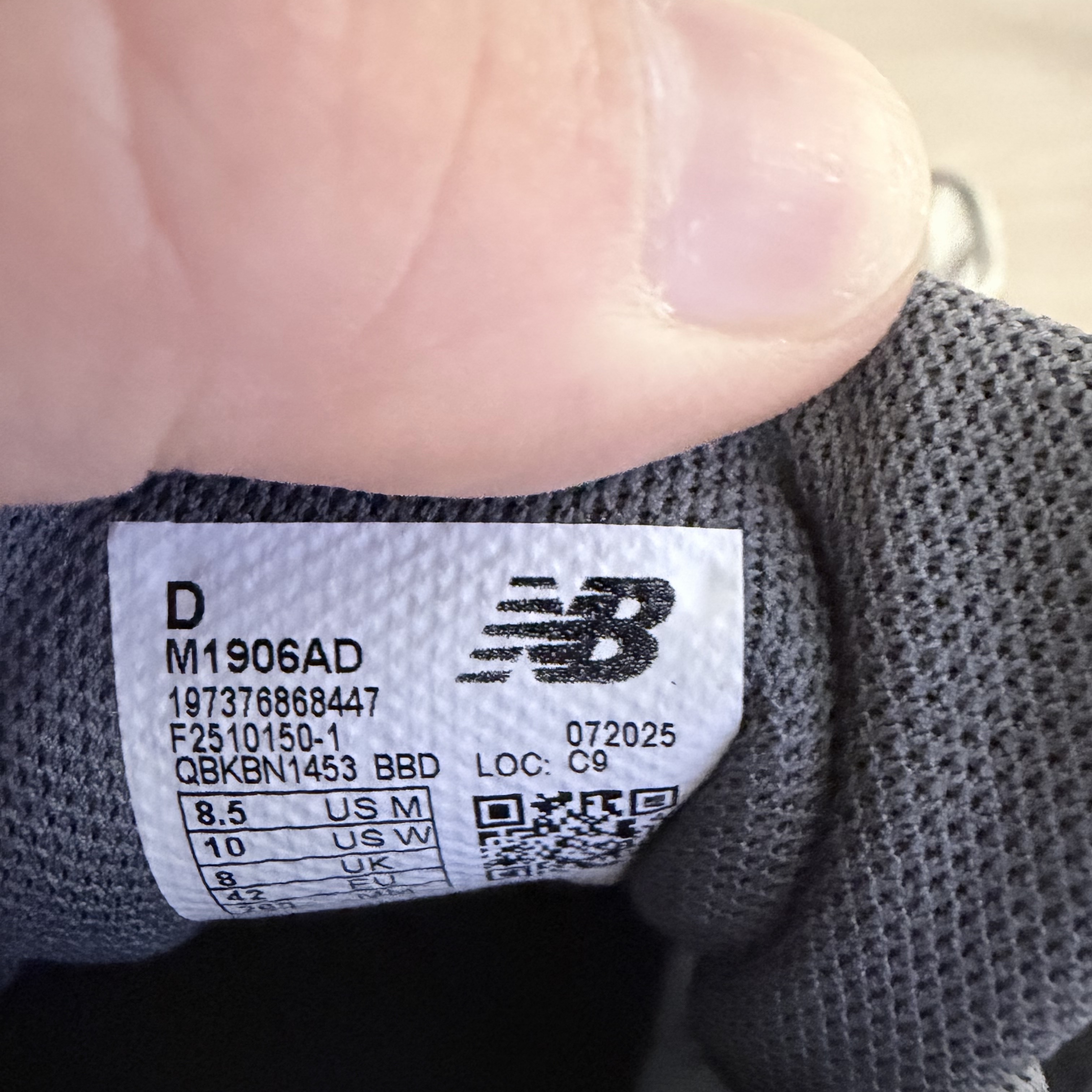New Balance 1906A Silver Metallic Castlerock 착용 스타일 - 6