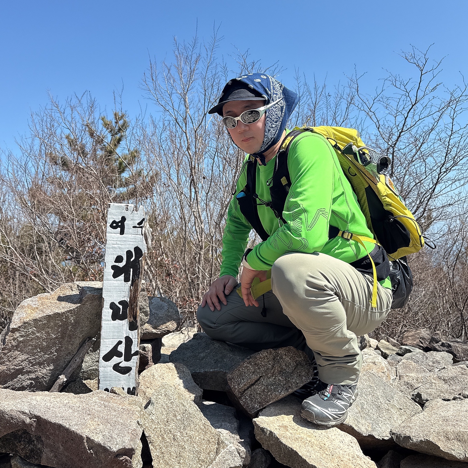 Arc'Teryx System A Copal LS Bird T-Shirt Portal, Arc'teryx Norvan Regular Brim Hat Black 착용 스타일