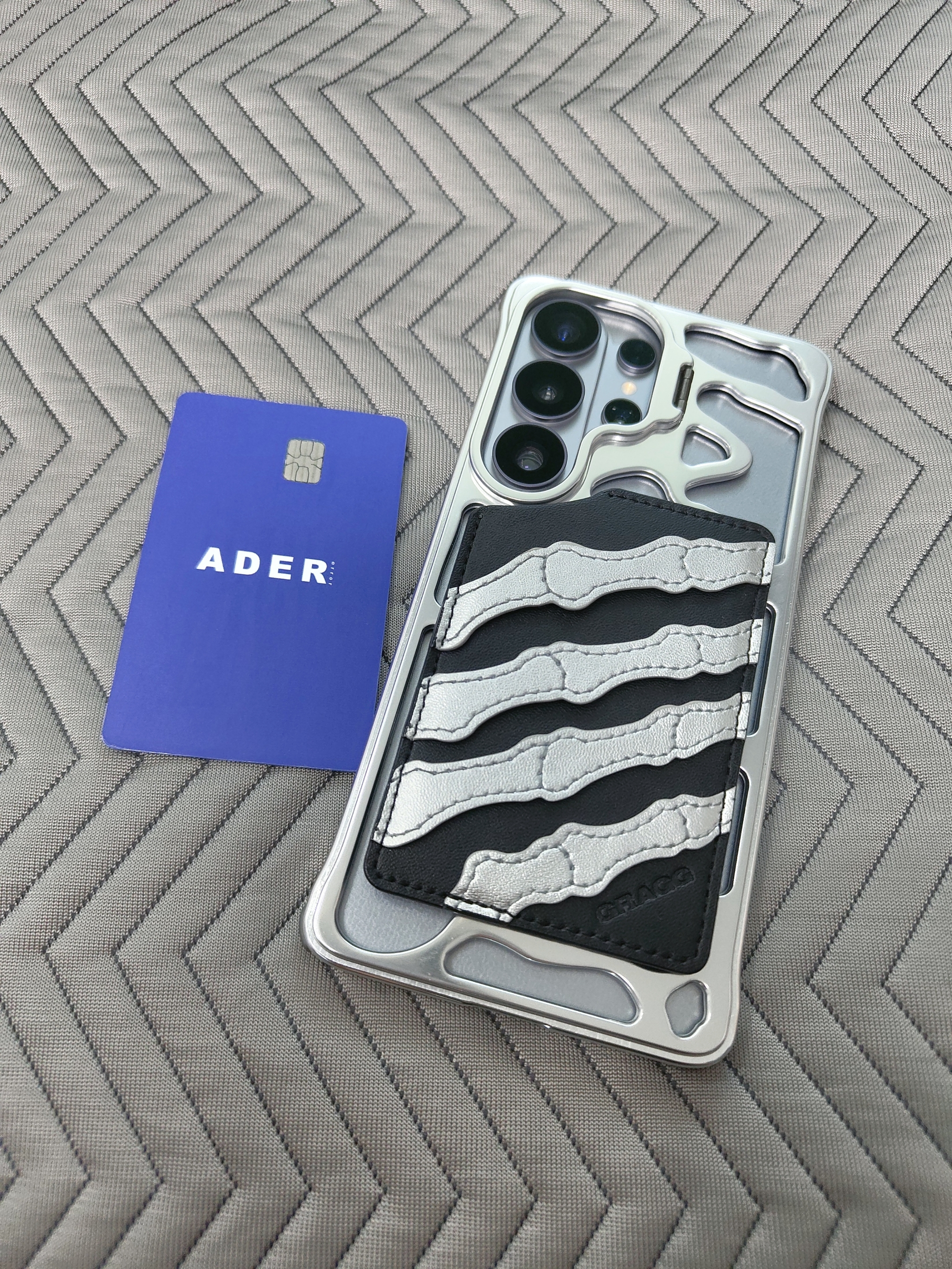 GARGG BONE MAGSAFE CARD SLOT - BLACK, Samsung Galaxy S26 Ultra 512GB Silver Shadow (Korean Ver.) 착용 스타일 - 2