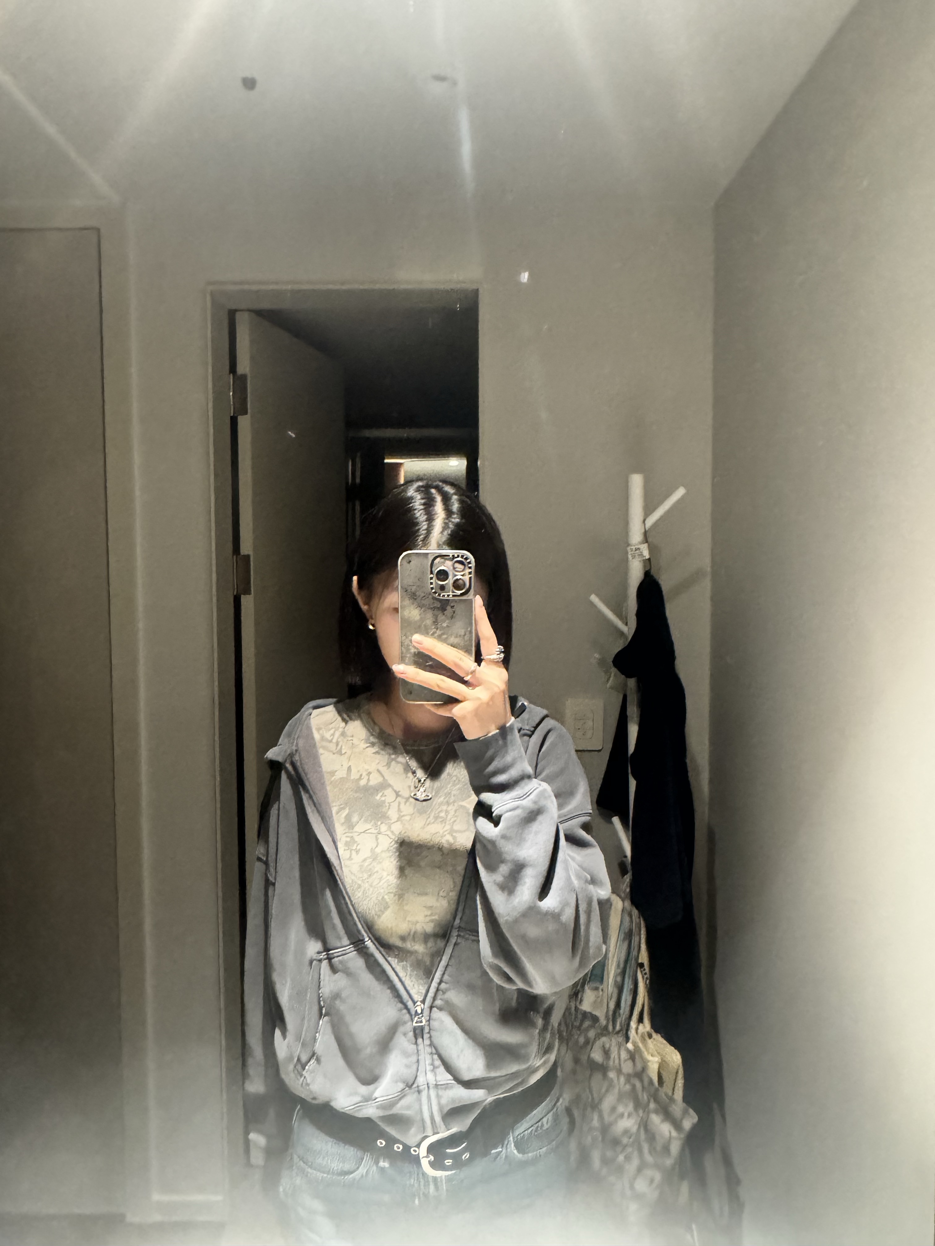 Casetify x Matin Kim iPhone Signature Magsafe Mirror Case Silver, Lululemon Fast and Free Cold Weather Tight 28 Inch Black 착용 스타일 - 6