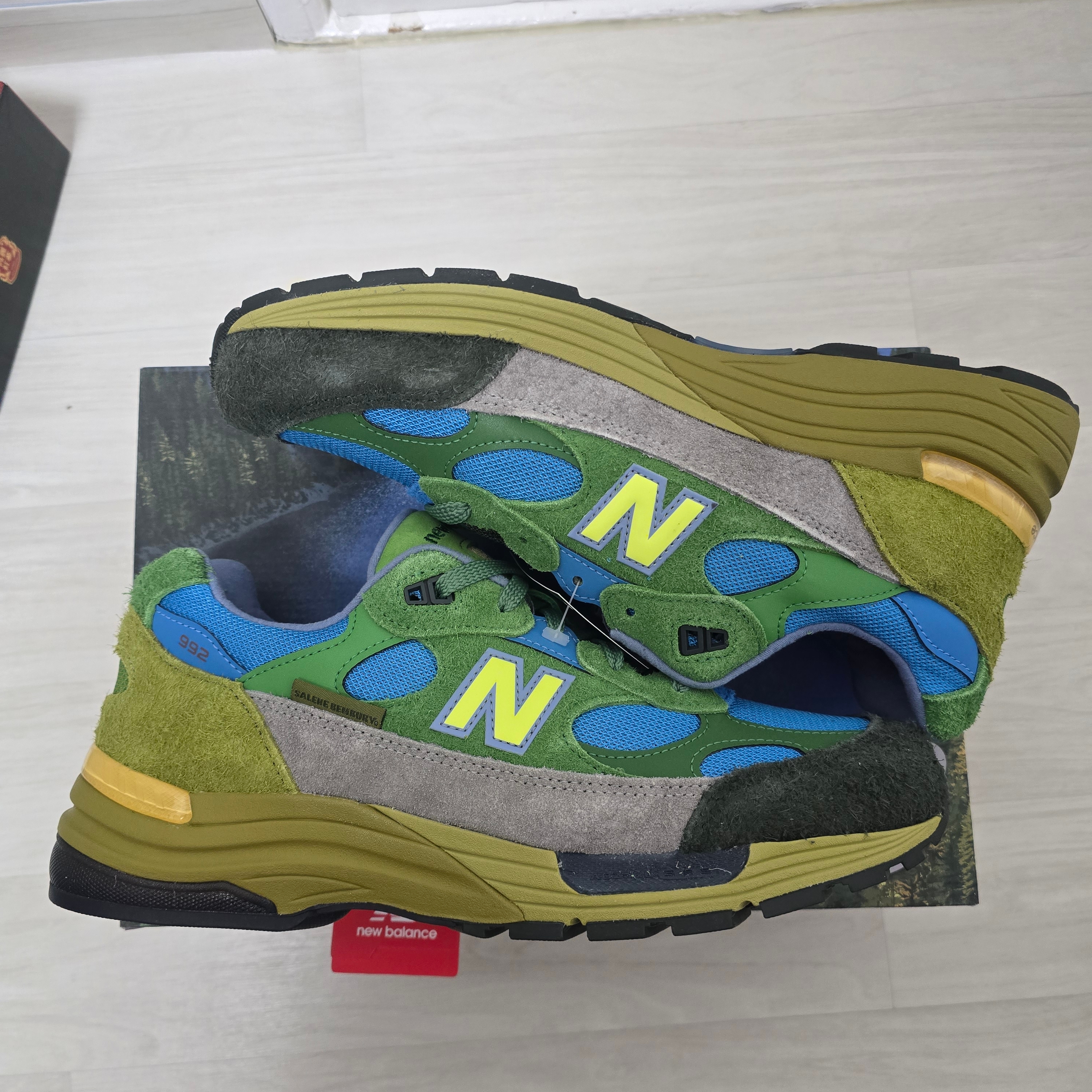 New Balance x Salehe Bembury 992 Green Blue - D Standard 착용 스타일 - 1